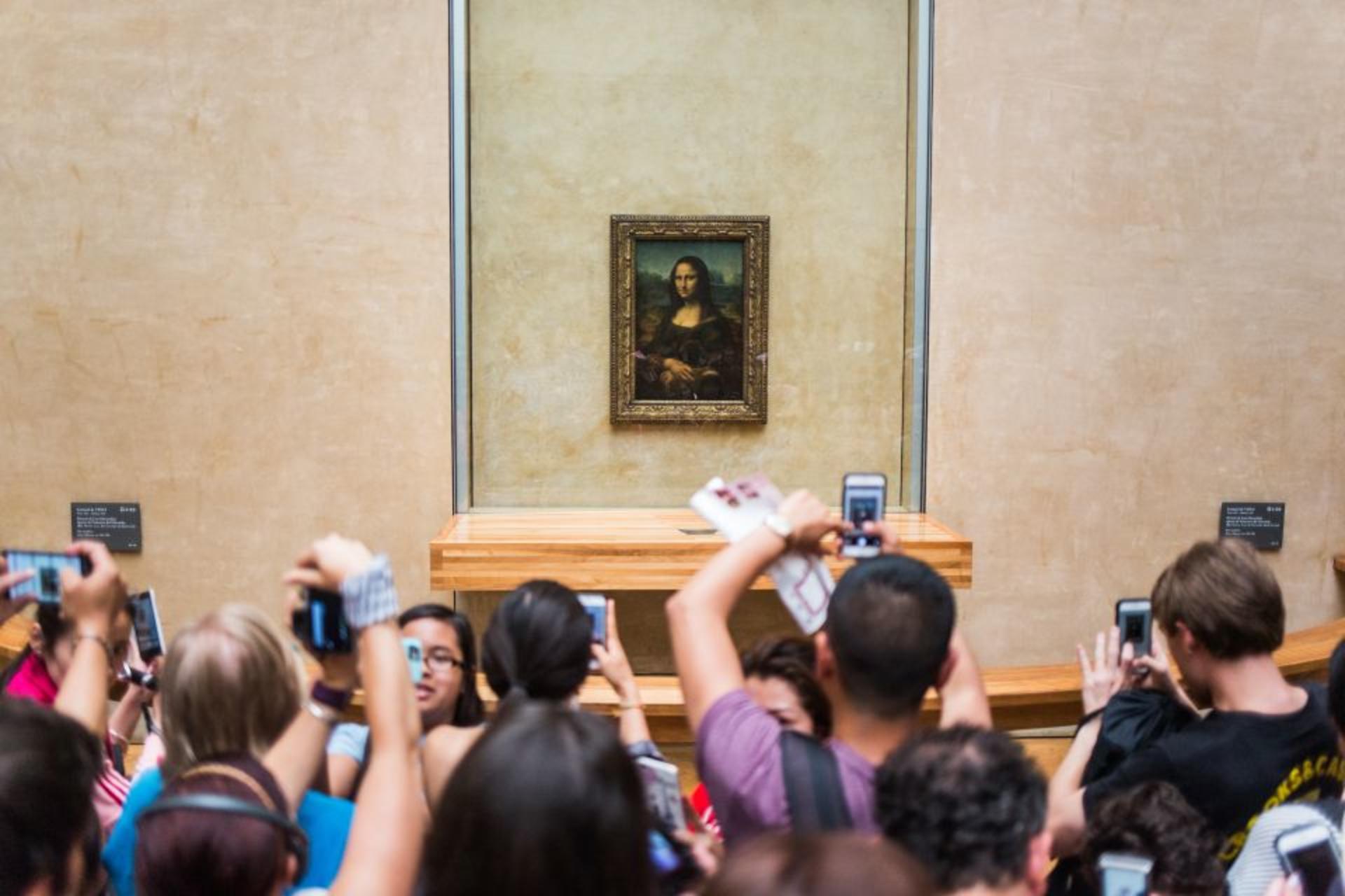 Eiffel Tower, Louvre & Seine Cruise Tour in Paris - Thumbnail 3