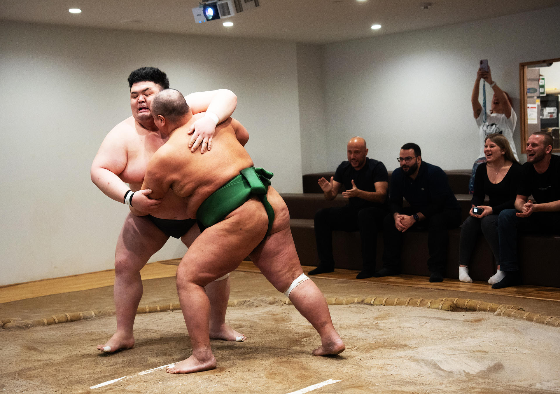 Osaka: Sumo Live Match Show with Audience Challenge - Thumbnail 2
