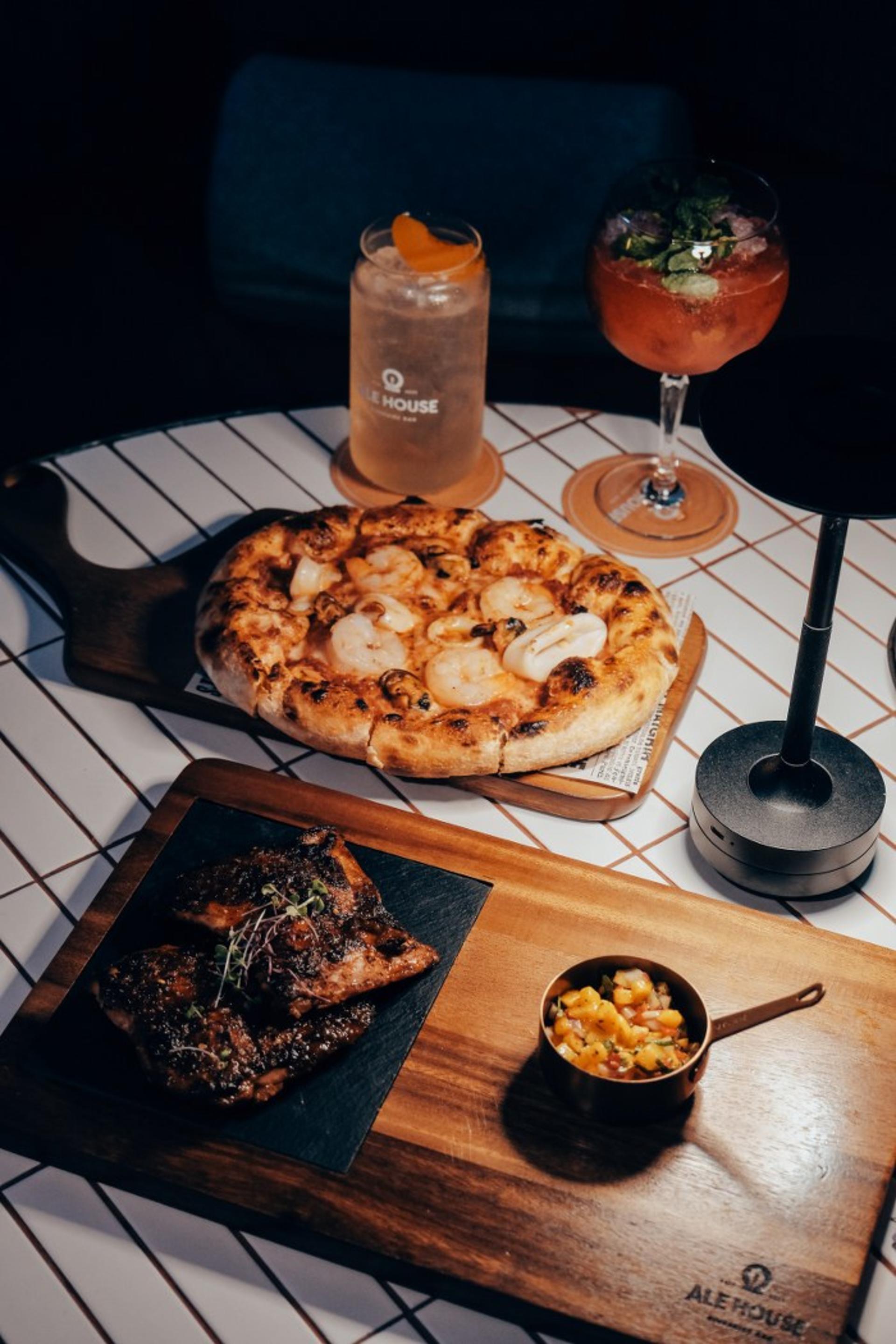 Ale House - Riverside Bar at Millennium Hilton Bangkok - Thumbnail 2