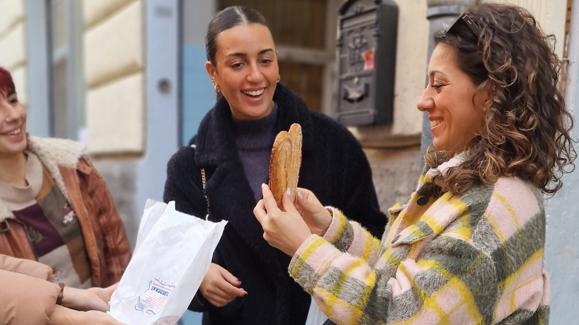 The original maritozzi breakfast tour in Trastevere - Thumbnail 3