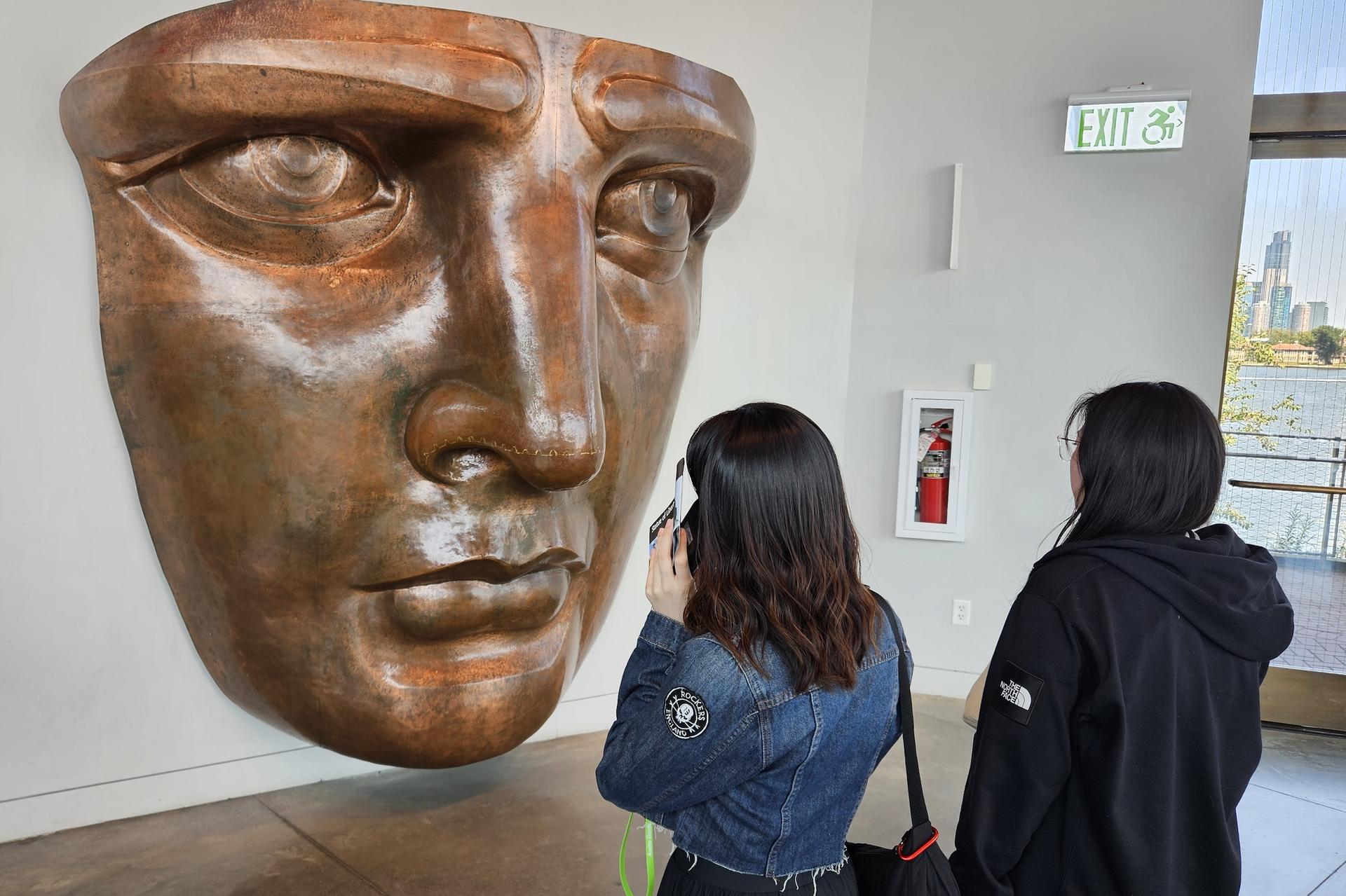 Statue of Liberty and Ellis Island Priority Boarding Tour  - Thumbnail 12