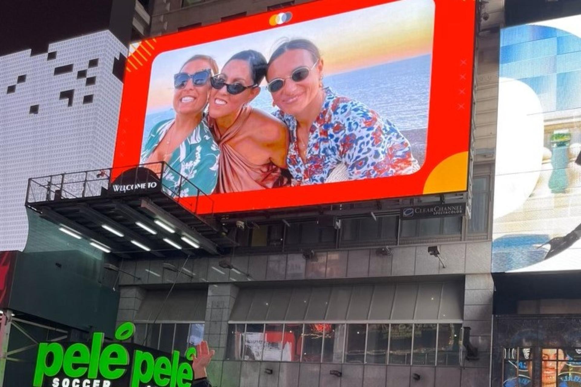See Yourself on a Times Square Billboard for 24 Hours in New York - Thumbnail 7