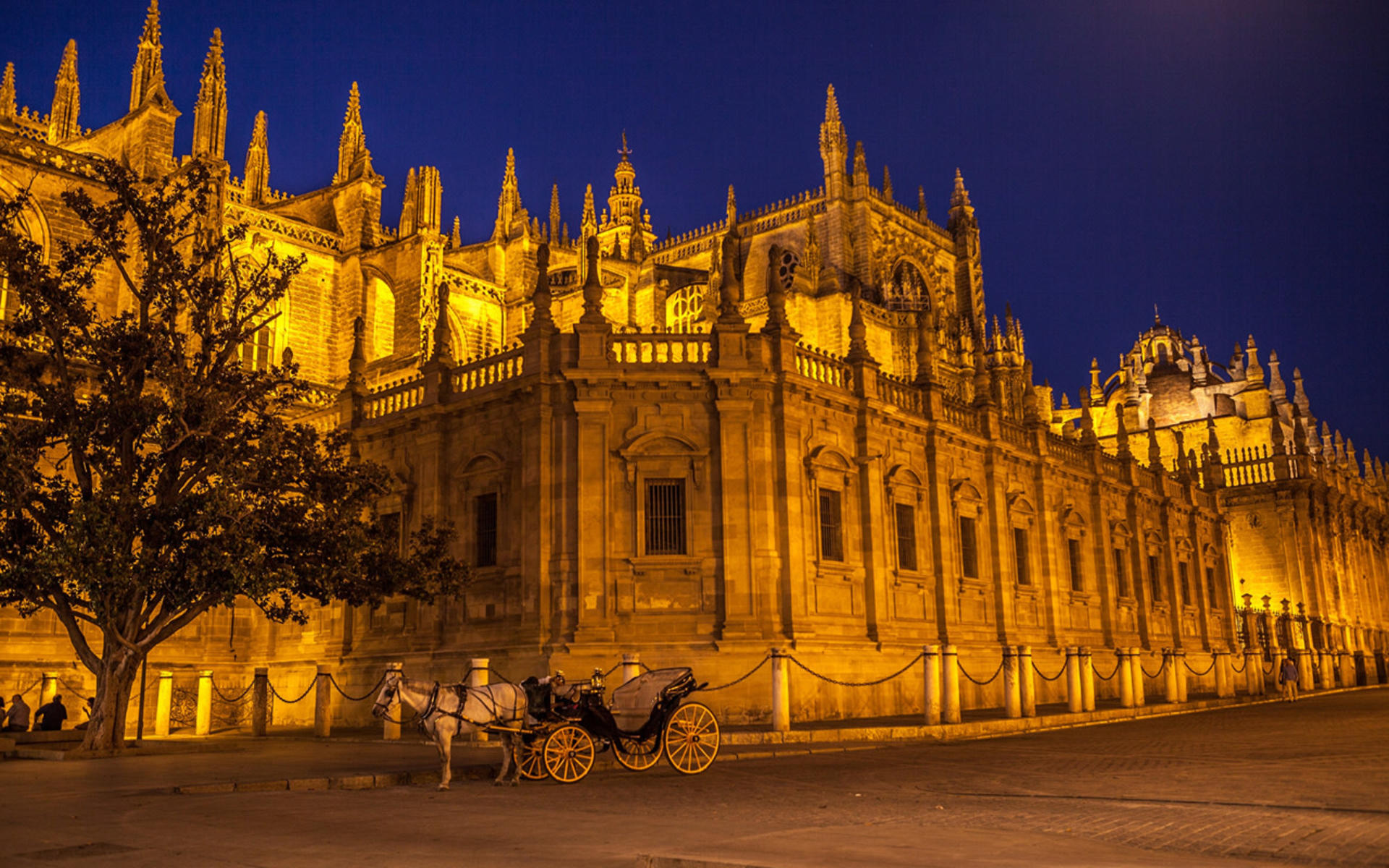 Cathedral of Seville and Giralda Tour - Thumbnail 2