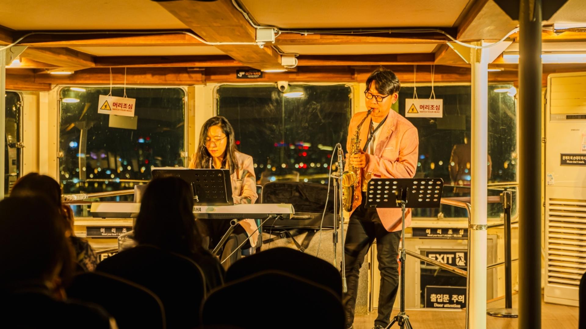 Seoul Han River Night Cruise & Guided Games Experience - Thumbnail 15