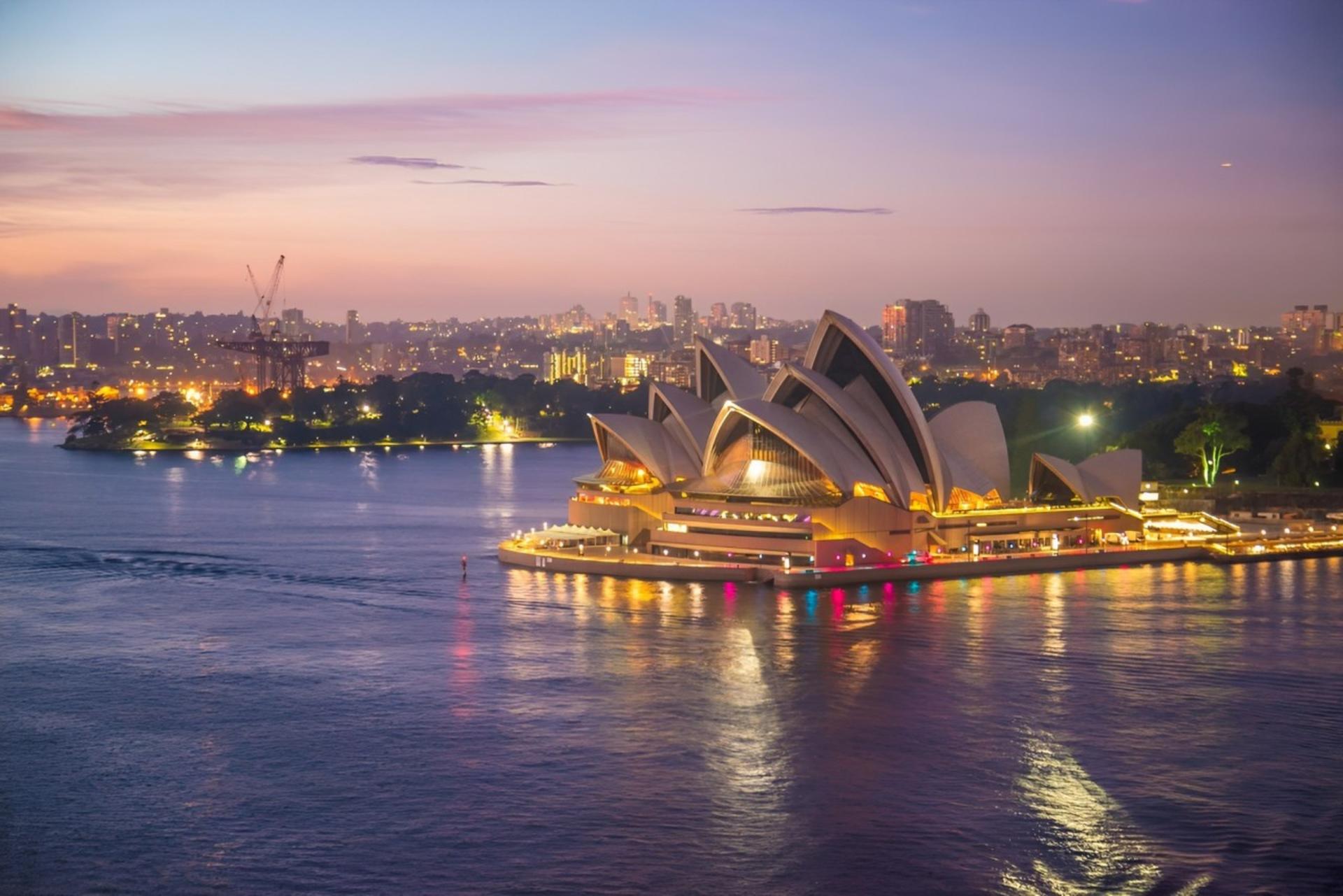 Sydney Iconic Landmarks & Bondi Beach Full-Day Tour - Thumbnail 2