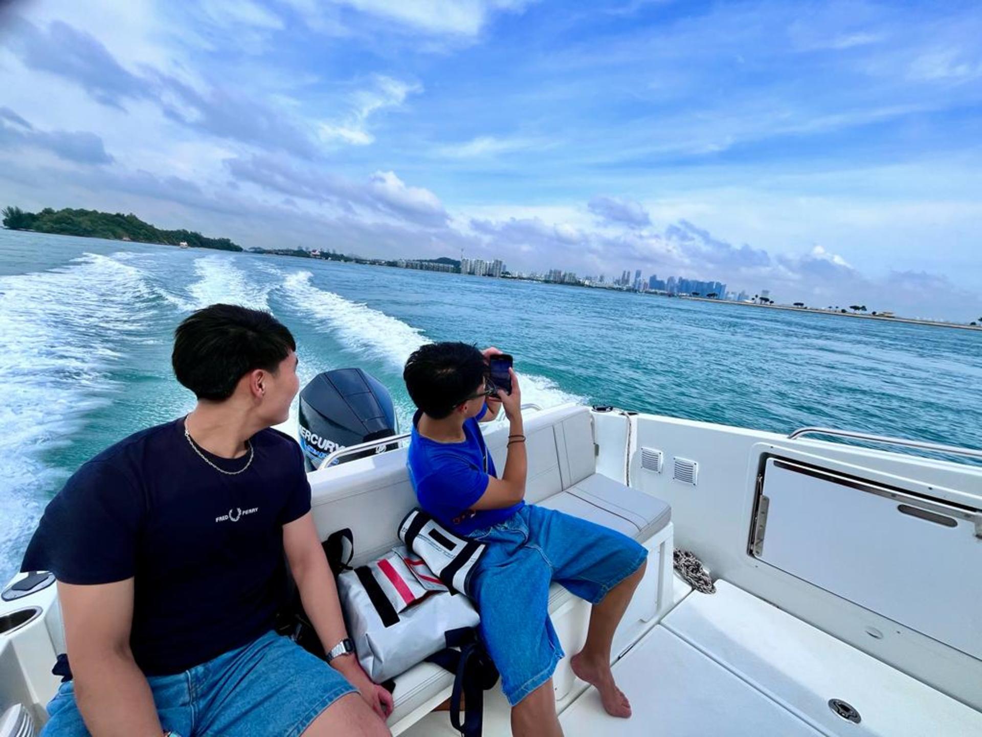 Speedboat Island Transfer to Lazarus Seringat Jetty by YachtCruiseSG - Thumbnail 10