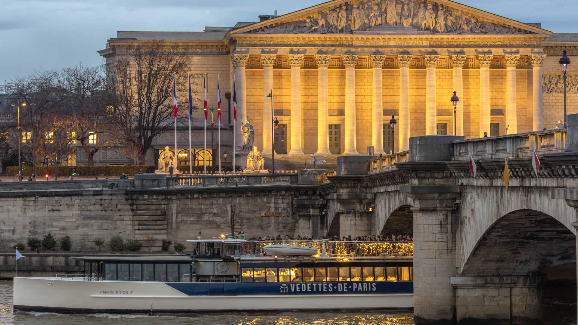 Vedettes de Paris 1-Hour Seine River Musical Sightseeing Cruise - Thumbnail 4