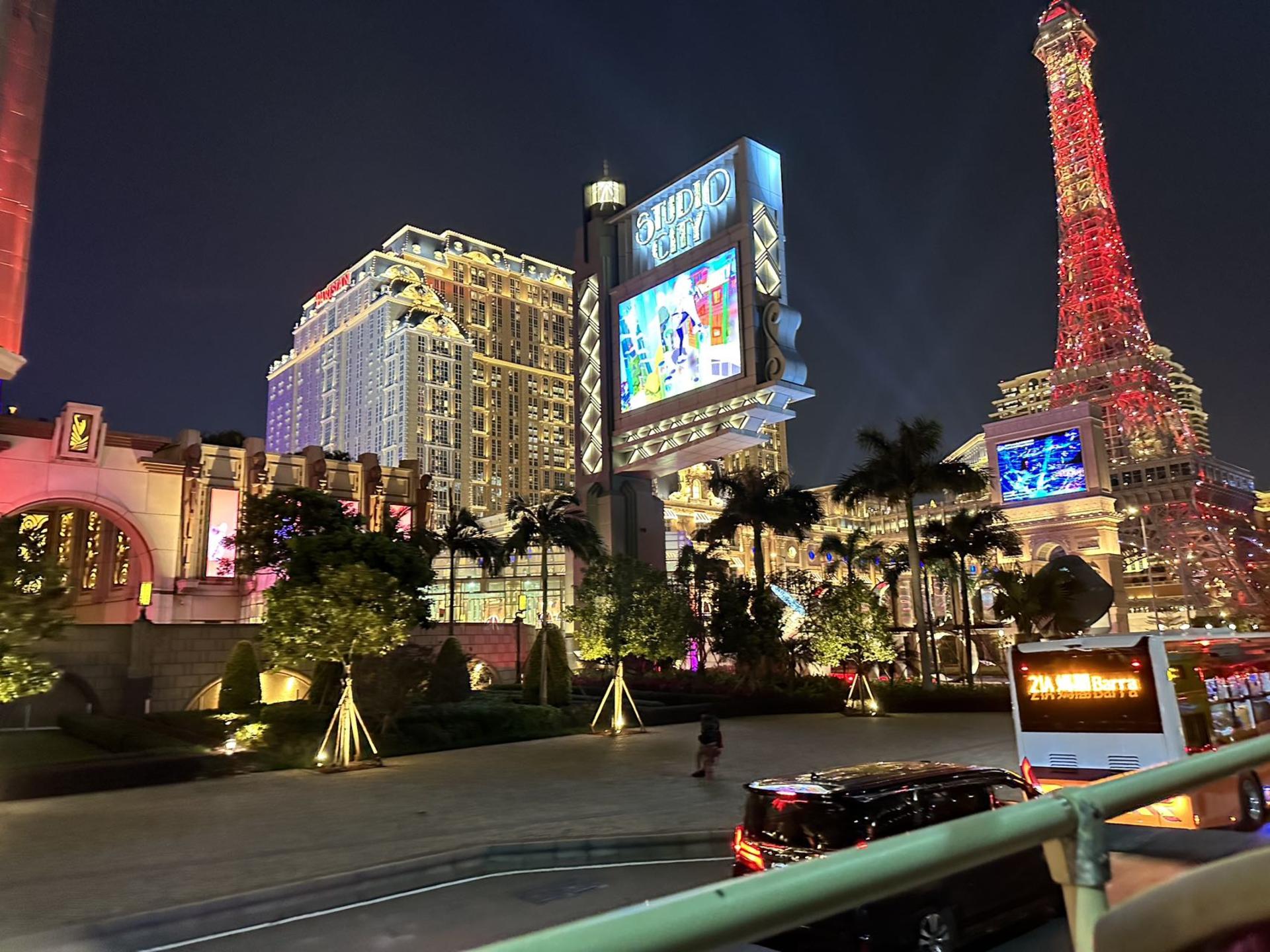 Macau Open Top Bus Night Tour - Thumbnail 5
