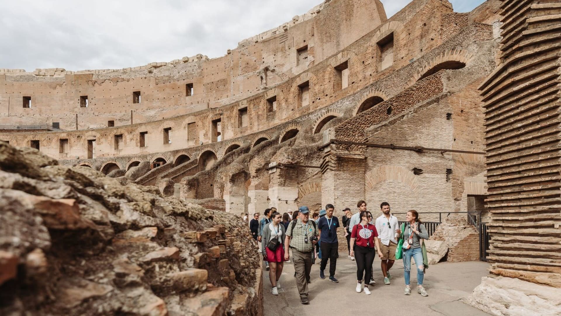 Colosseum, Roman Forum and Palatine Hill Tour in Rome - Thumbnail 3