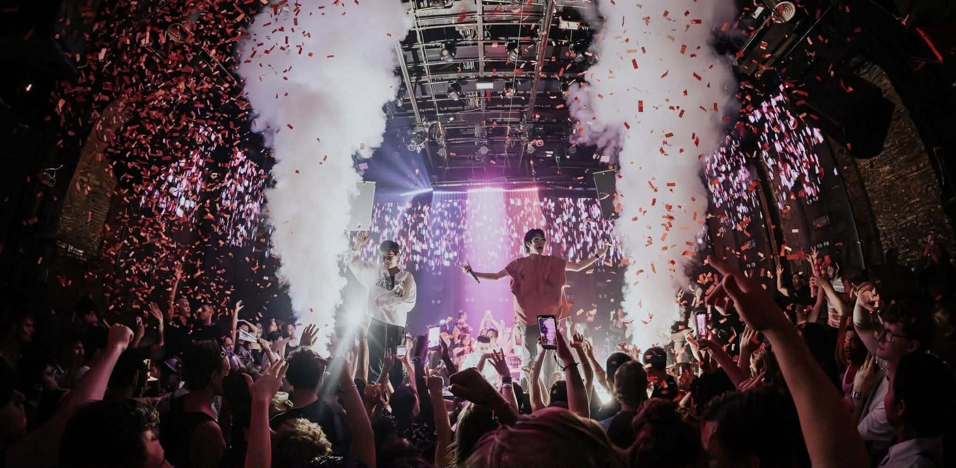 Hanoi Nightlife Bar Hopping Tour with Drinks & Local Host - Thumbnail 17