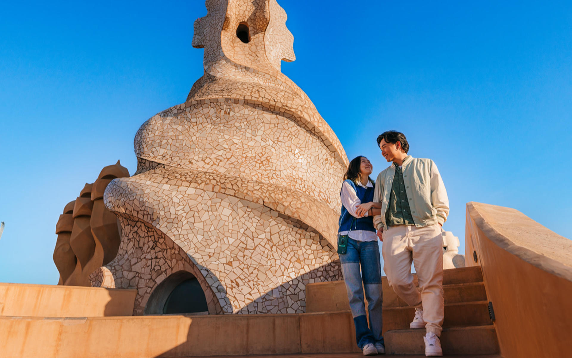 Barcelona: Casa Mila (La Pedrera) Sunrise Tour - Thumbnail 4