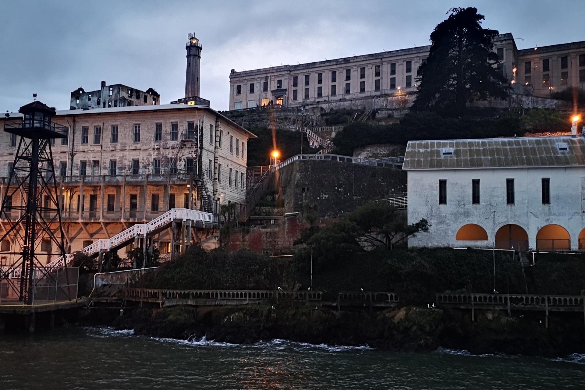 San Francisco Alcatraz Night Tour with Bay Cruise - Thumbnail 5