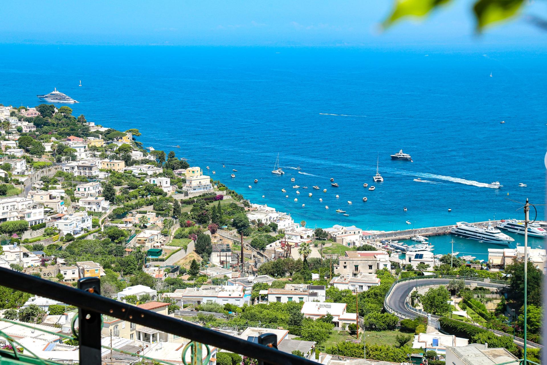 Boat tour of Capri Island from Sorrento - Thumbnail 9