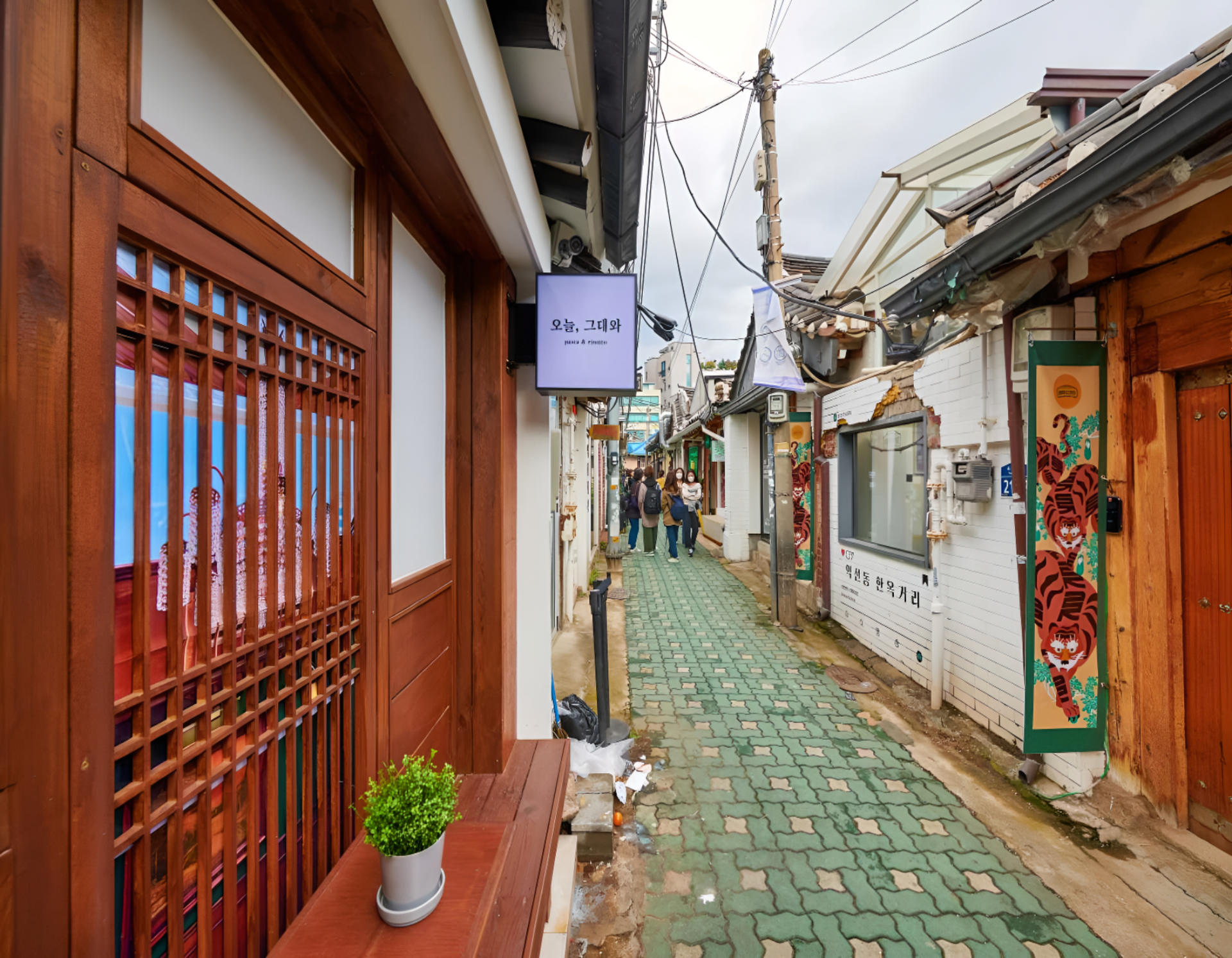 Roots of Seoul Walking tour: Jongmyo, Jogyesa & Gwangjang Market - Thumbnail 52