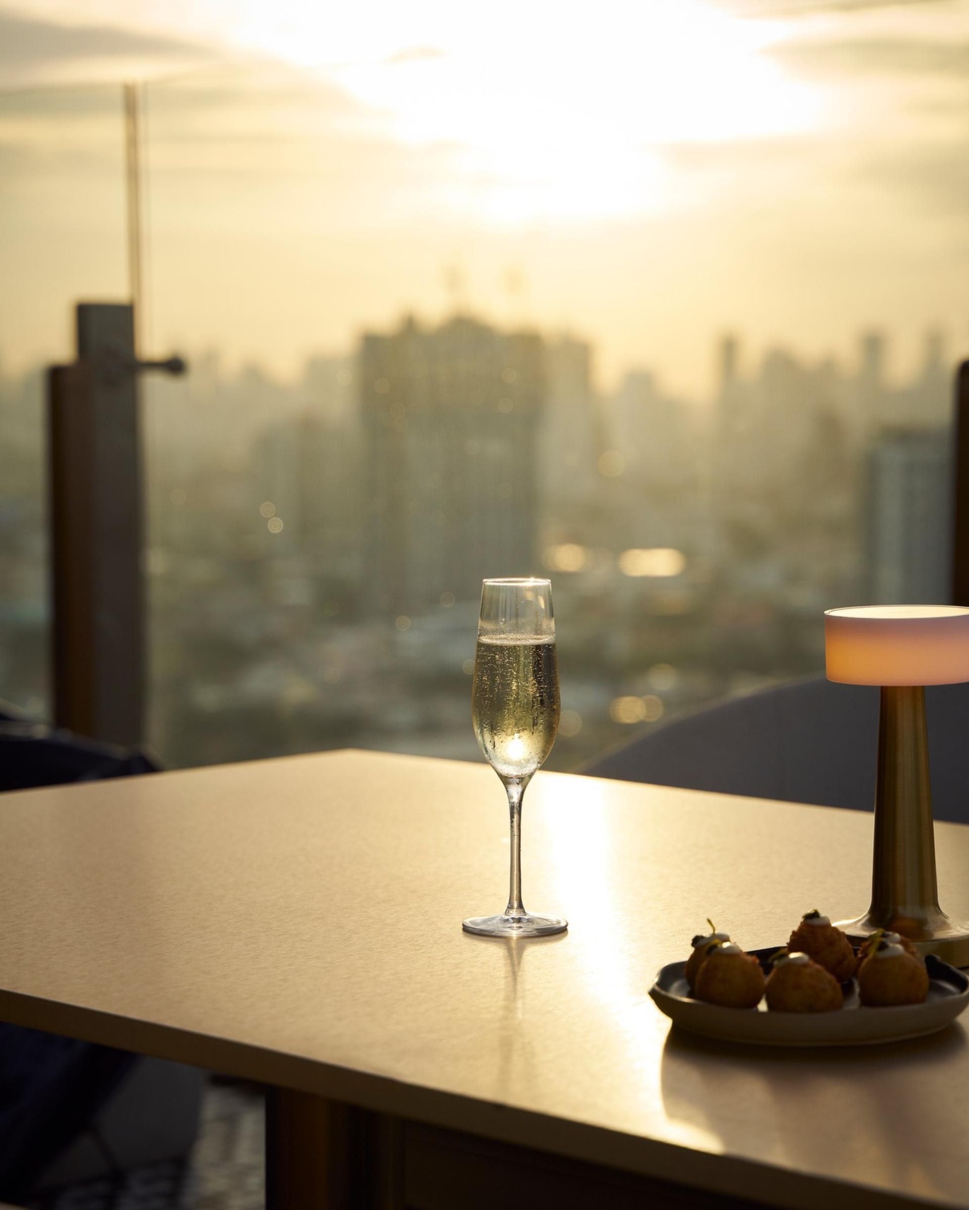 LUZ Bangkok Tapas Rooftop Bar at INNSiDE by Melia Bangkok Sukhumvit (BTS Onnut) - Thumbnail 6