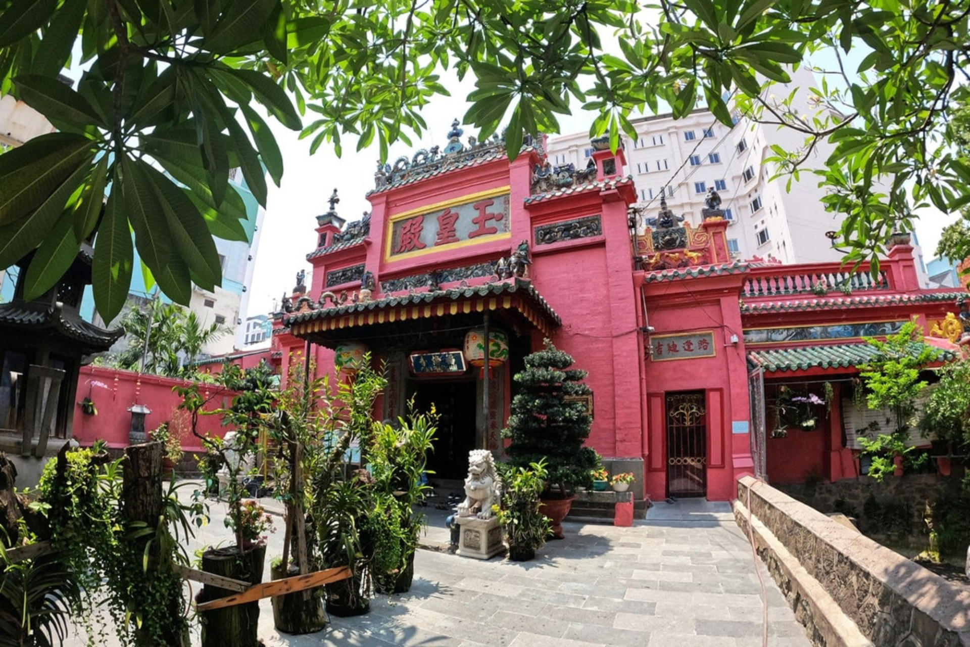 Morning City Tour: Independence Palace, War Museum, Ben Thanh Market - Thumbnail 6