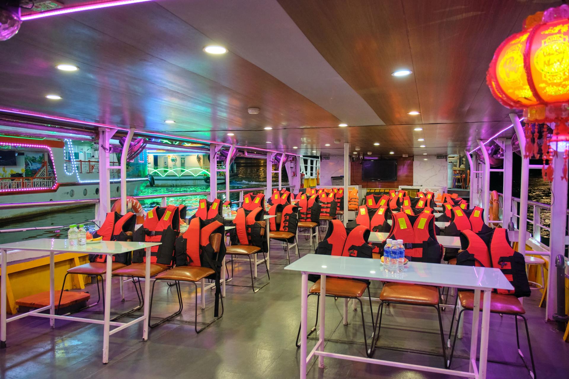 Explore Han River by Night by 7STARS Cruise Da Nang - Thumbnail 3