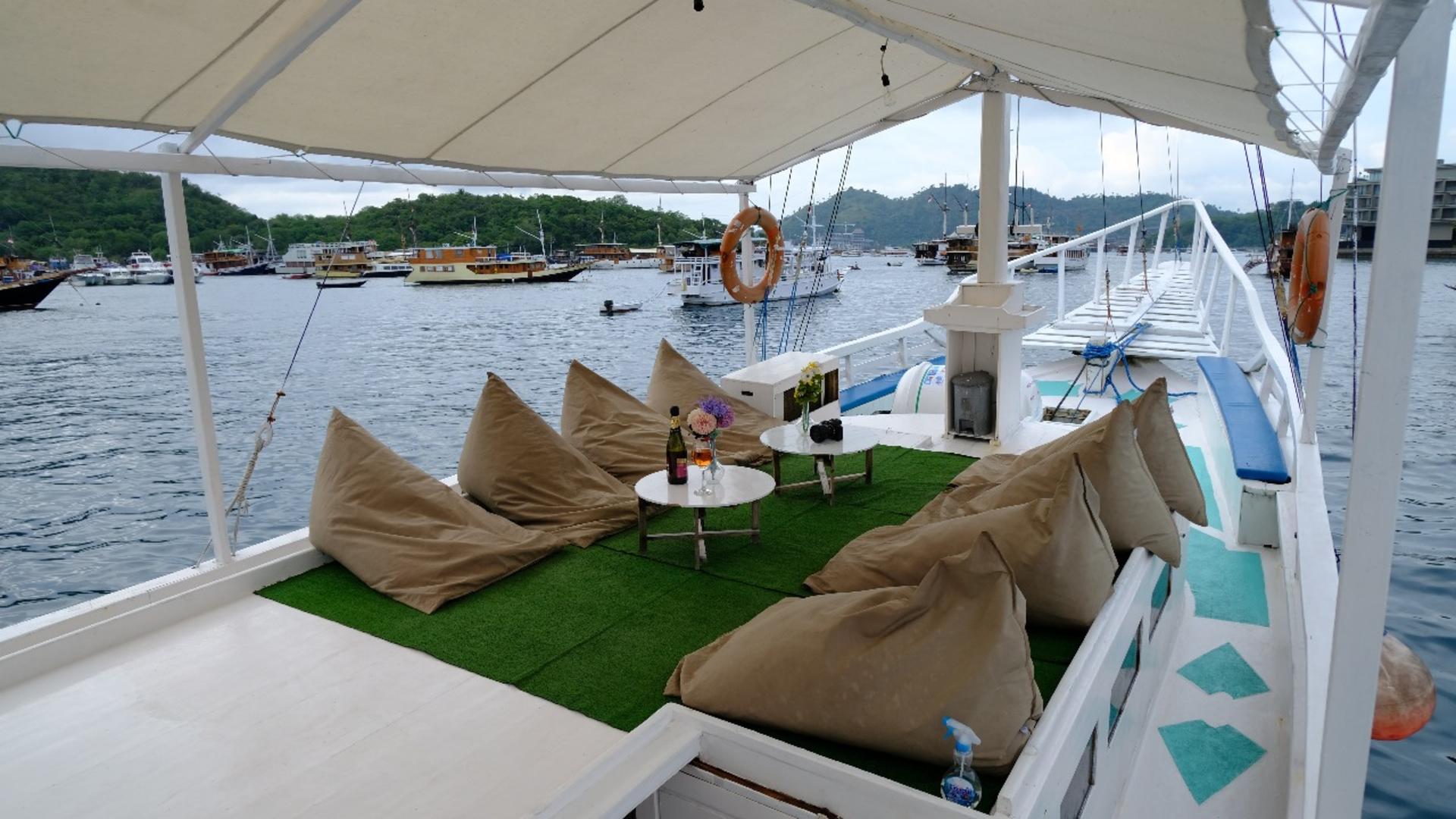 [Standard Phinisi] 3D2N Phinisi Sailing Liveaboard from Labuan Bajo - Thumbnail 14