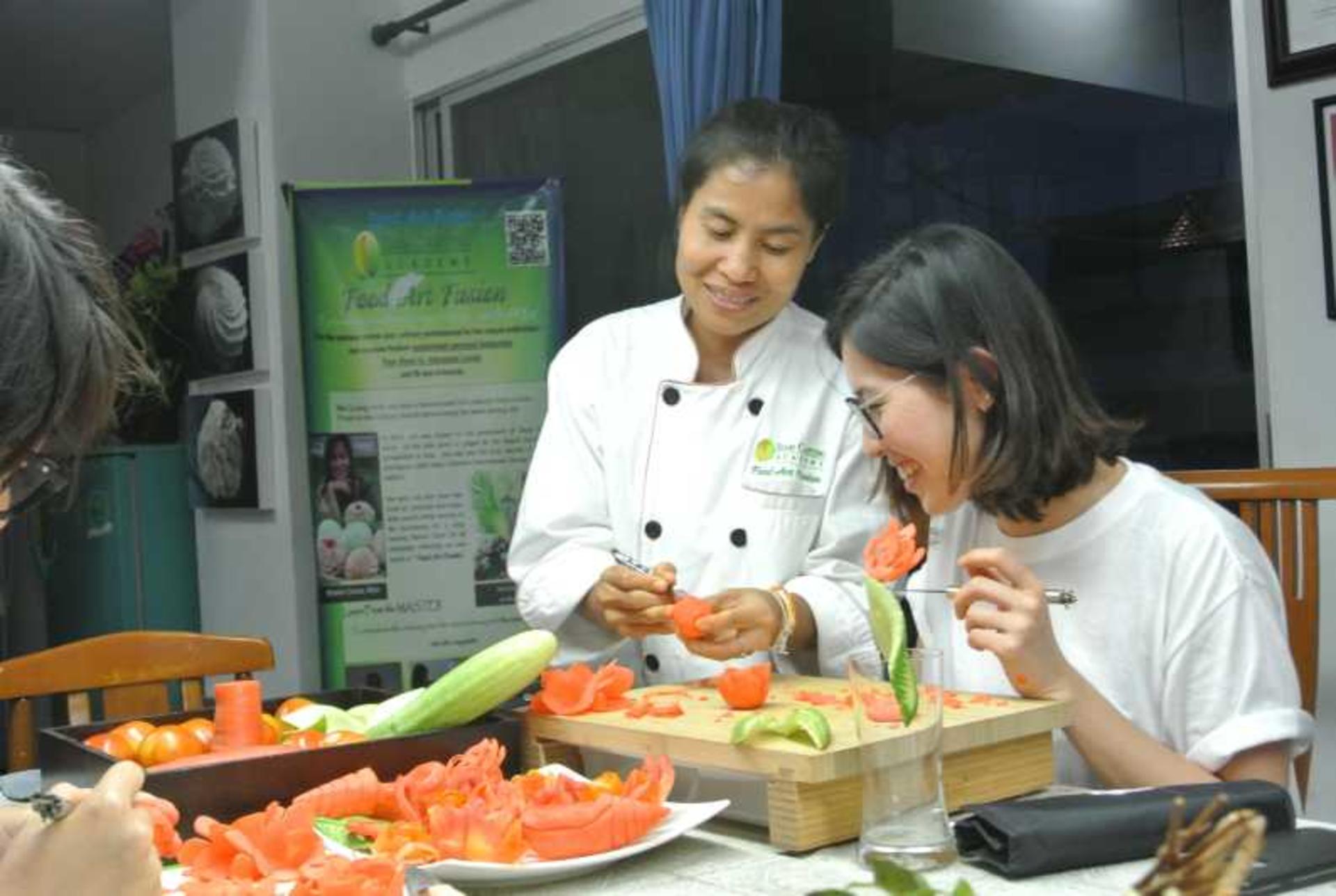 Traditional Thai Fruit and Vegetable Carving Class - Thumbnail 12