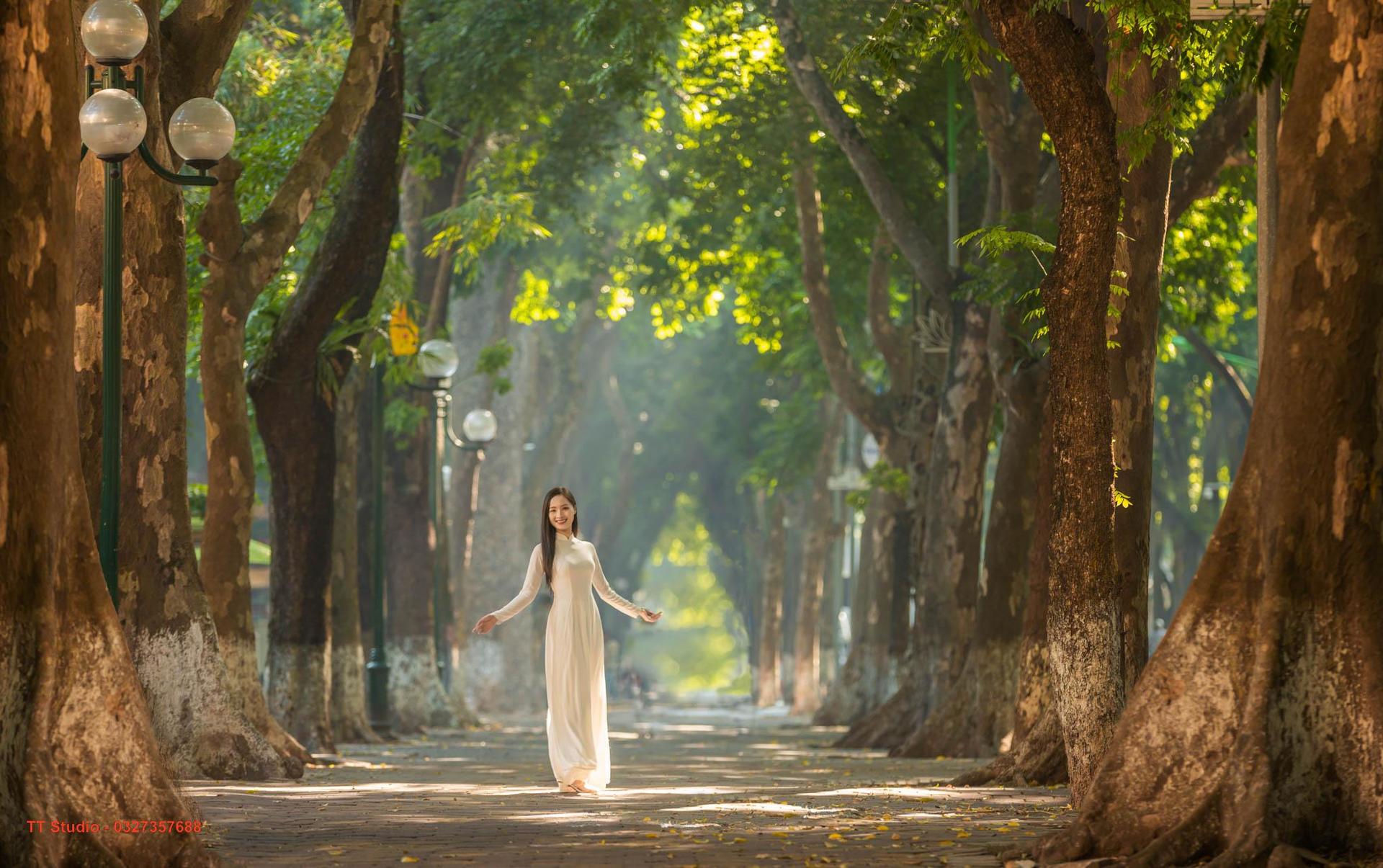 Hanoi Sunset Highlights Tour with Ao Dai Costume & Water Puppet Show - Thumbnail 2