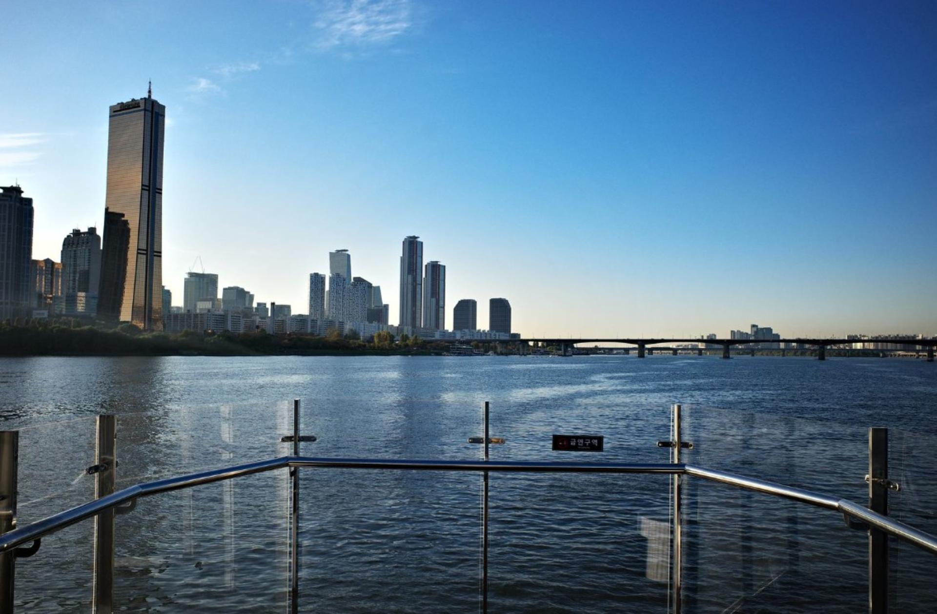 Seoul Yeouido Eland Hangang River Cruise - Thumbnail 2