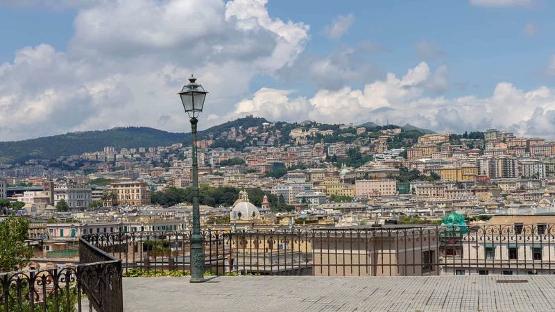 Old town Genoa tour - Thumbnail 2