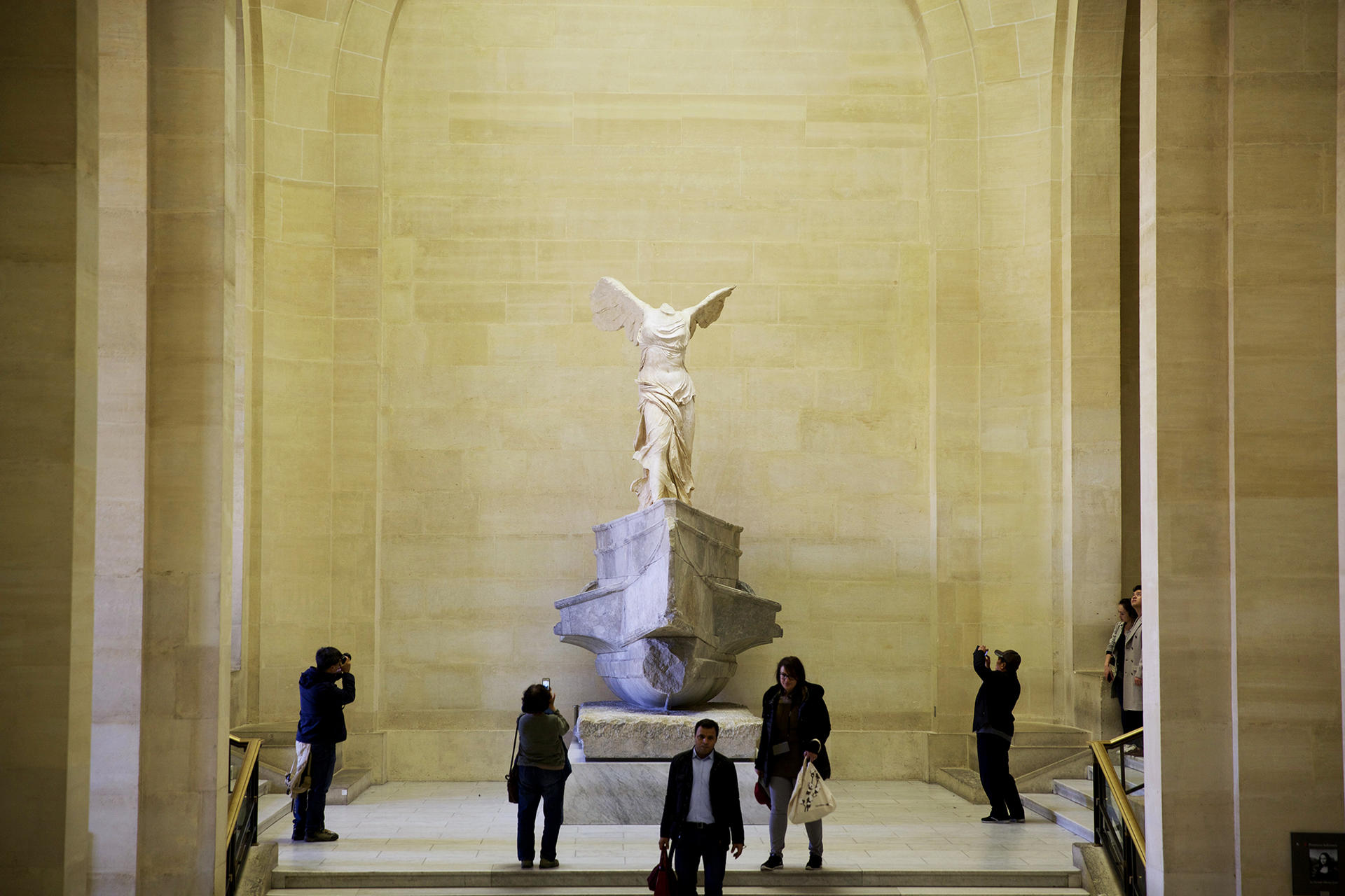 Louvre Museum small group guided tour at a peaceful time - Thumbnail 3