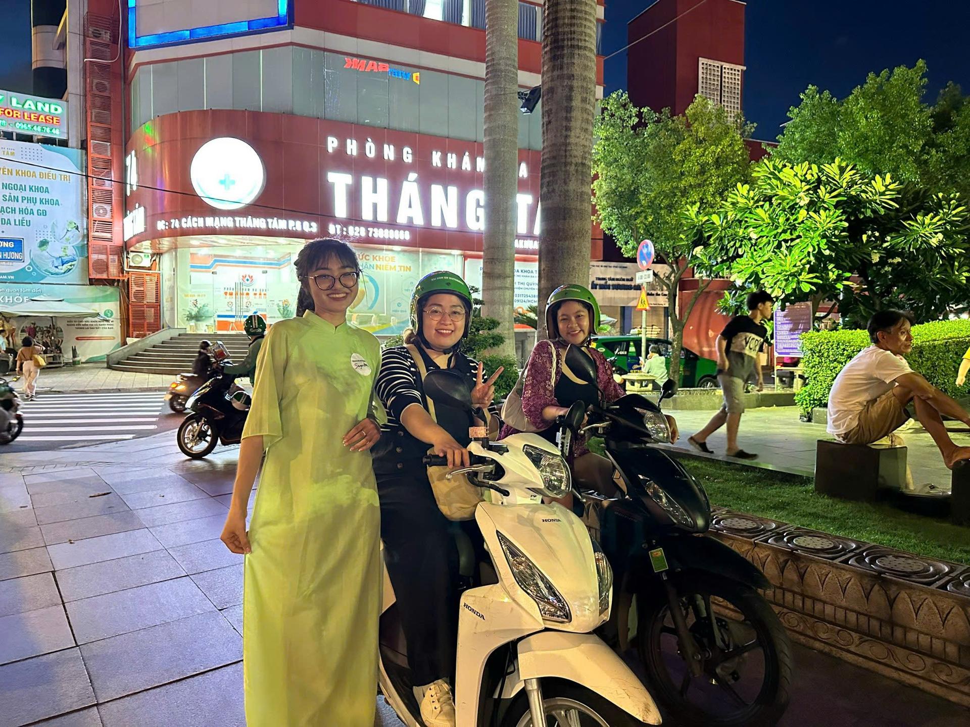 Ho Chi Minh City: Walking Street Food Tour with 12 Local Tastings - Thumbnail 20