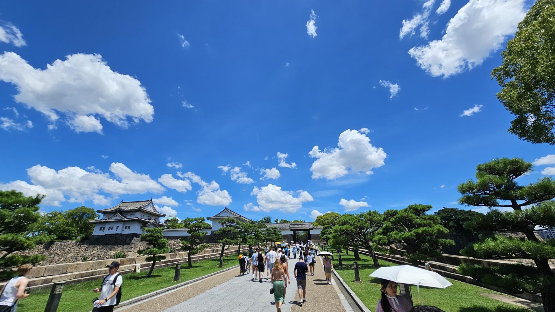 Osaka: Castle Tower Admission / Guided Walking Tour - Thumbnail 15