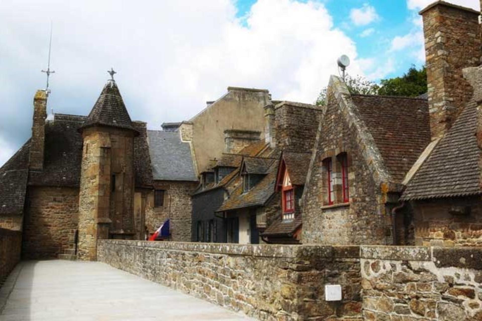 Normandy Landing Beaches and Mont Saint Michel 2-Day Tour - Thumbnail 6