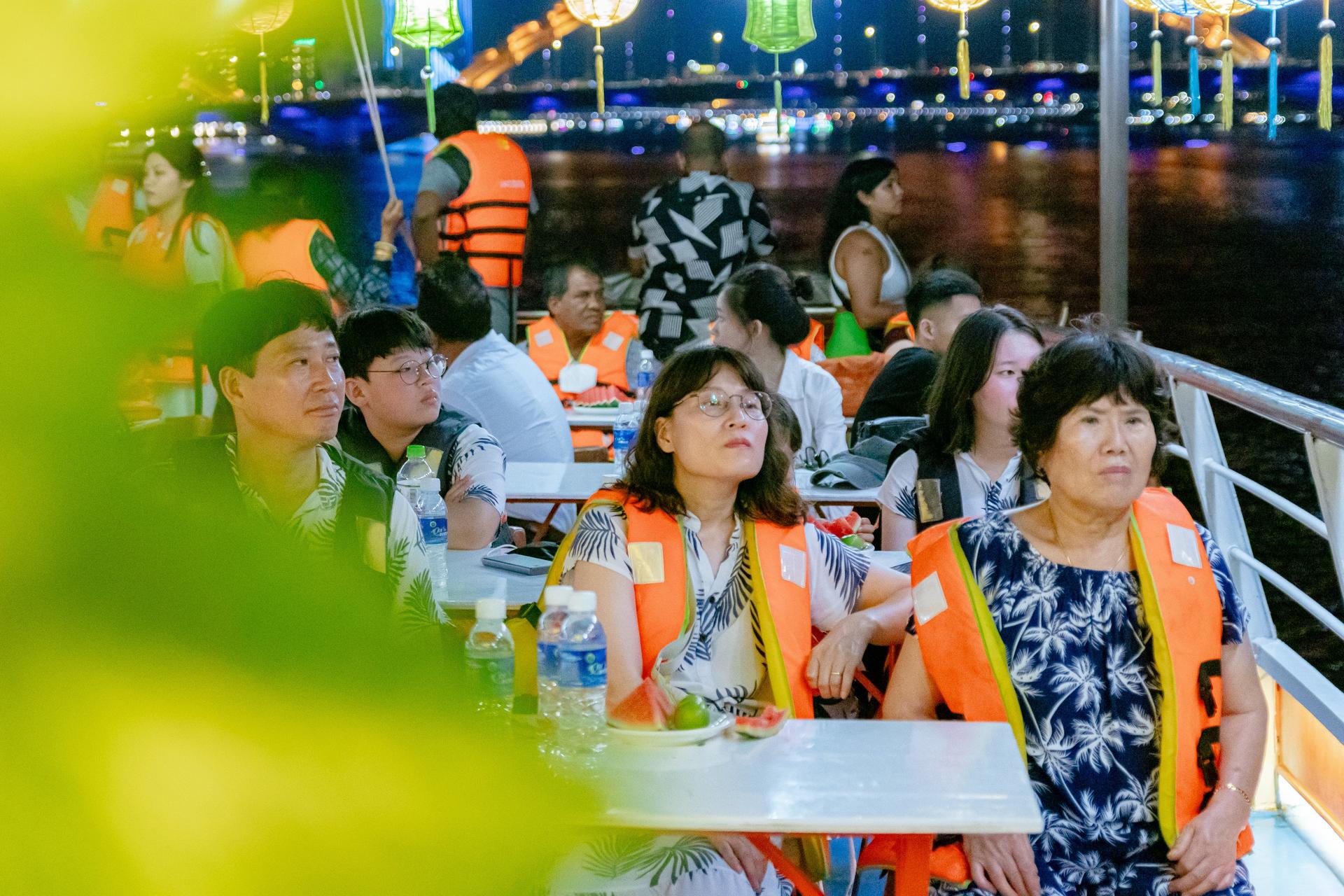 Explore Han River by Night by 7STARS Cruise Da Nang - Thumbnail 17