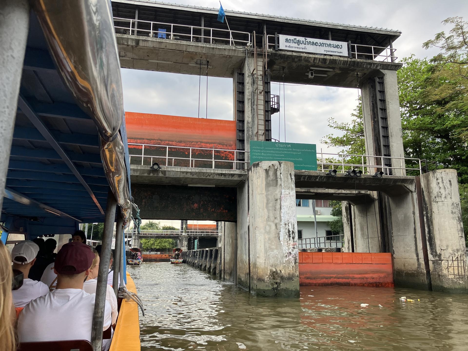 Bangkok 2-Hour Canal Tour by Teak Boat from Bangkok - Thumbnail 4