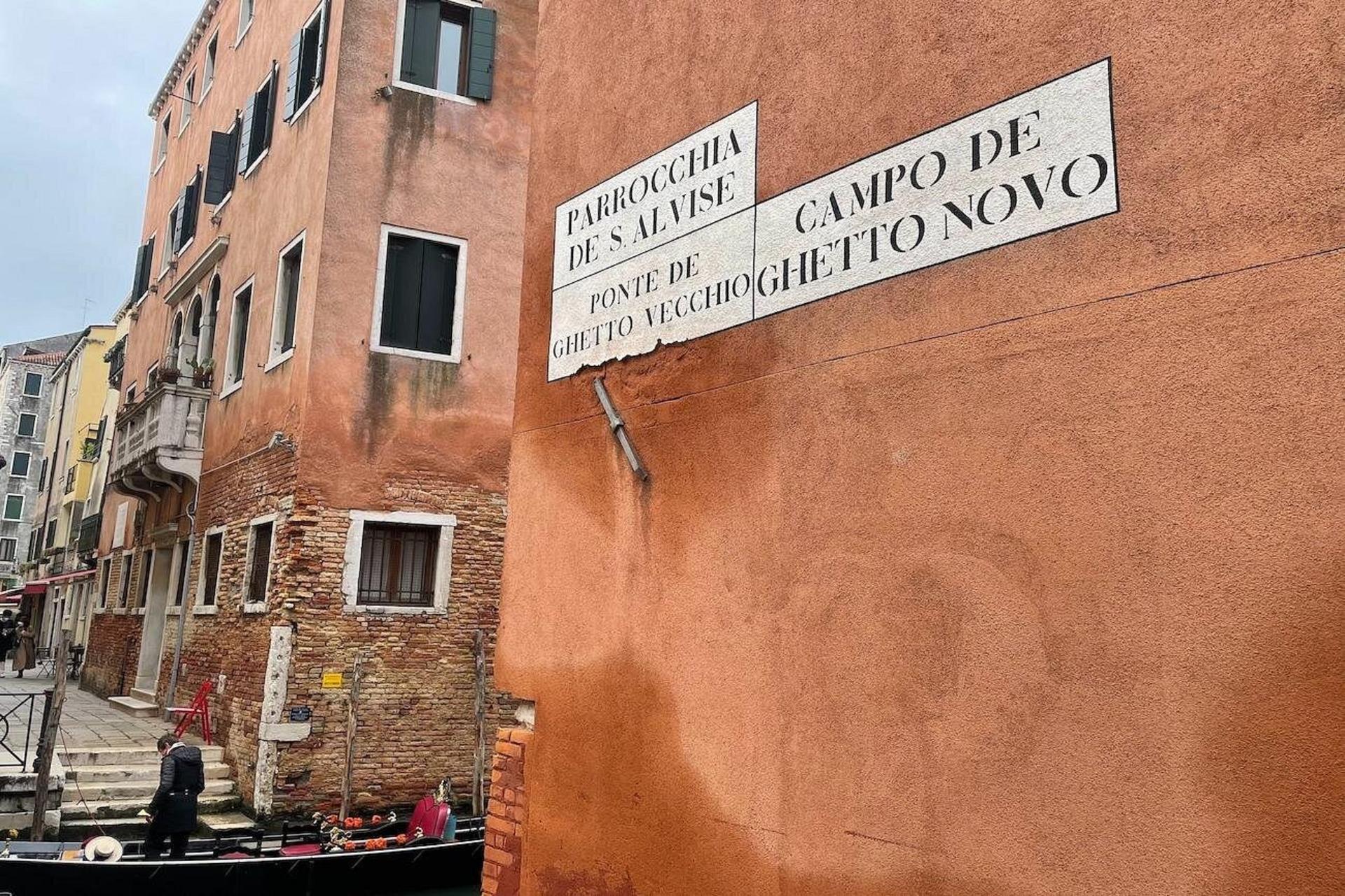 Jewish Quarter Tour with Synagogue Ticket in Venice - Thumbnail 8