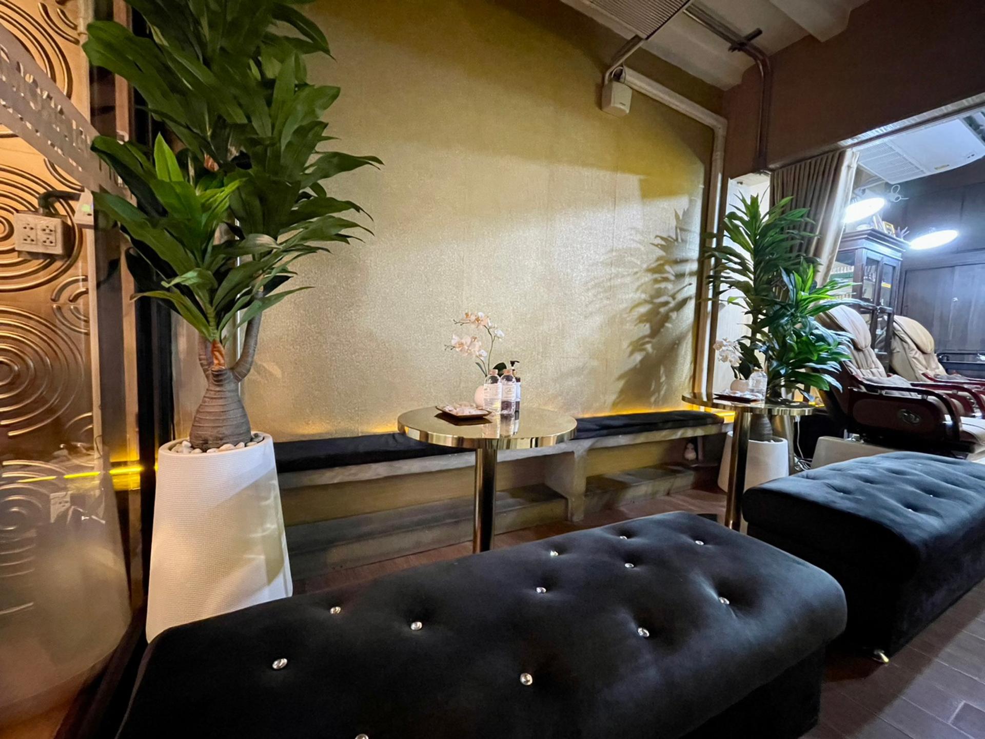 Lek Massage and Spa at BTS Siam Station Experience in Bangkok - Thumbnail 4