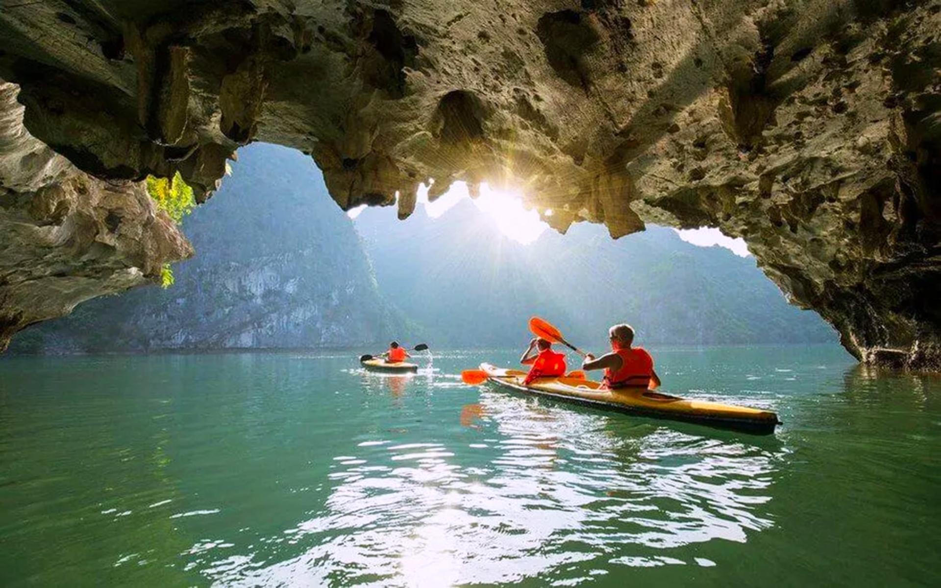 Arcady Premium Day Cruise: Ha Long Bay with Sung Sot & Ti Top - Thumbnail 13