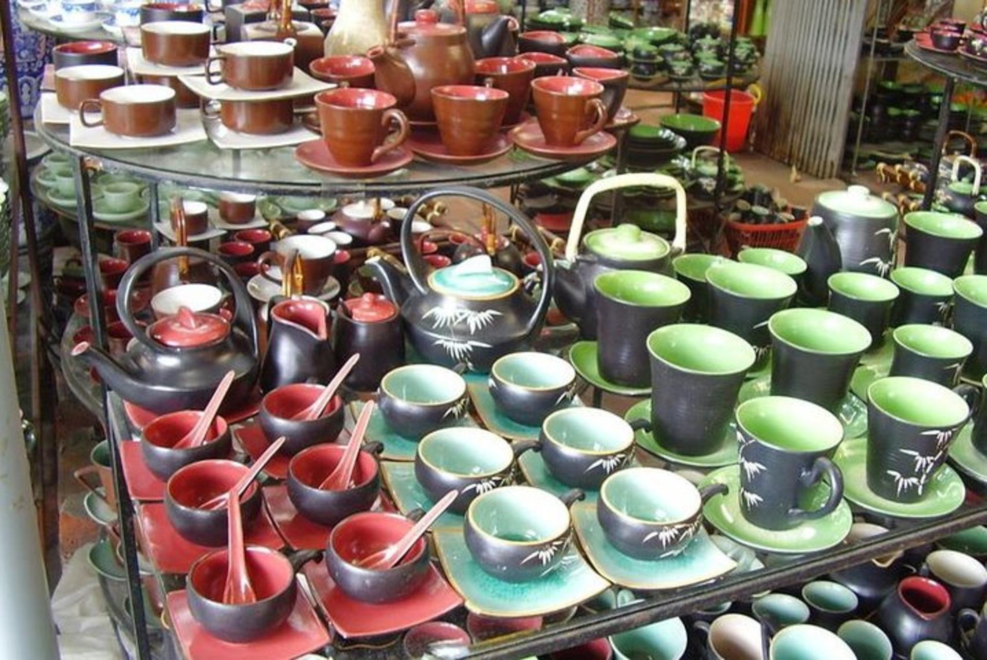 Hanoi Half-Day Jeep Tour to Bat Trang Pottery Village & Workshop - Thumbnail 10