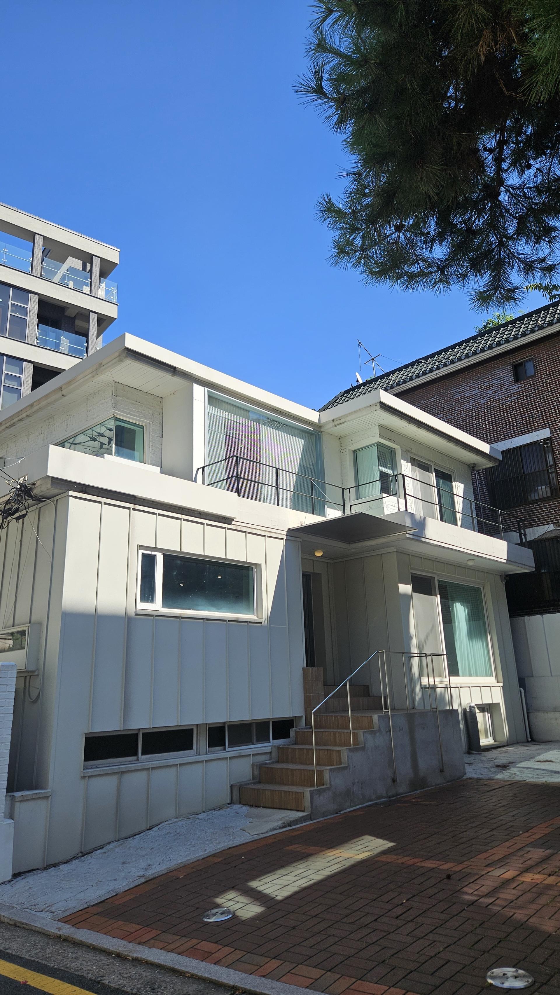 Hongdae AMONG HAIR: Custom K-Beauty Styling & Head Spa - Image 1
