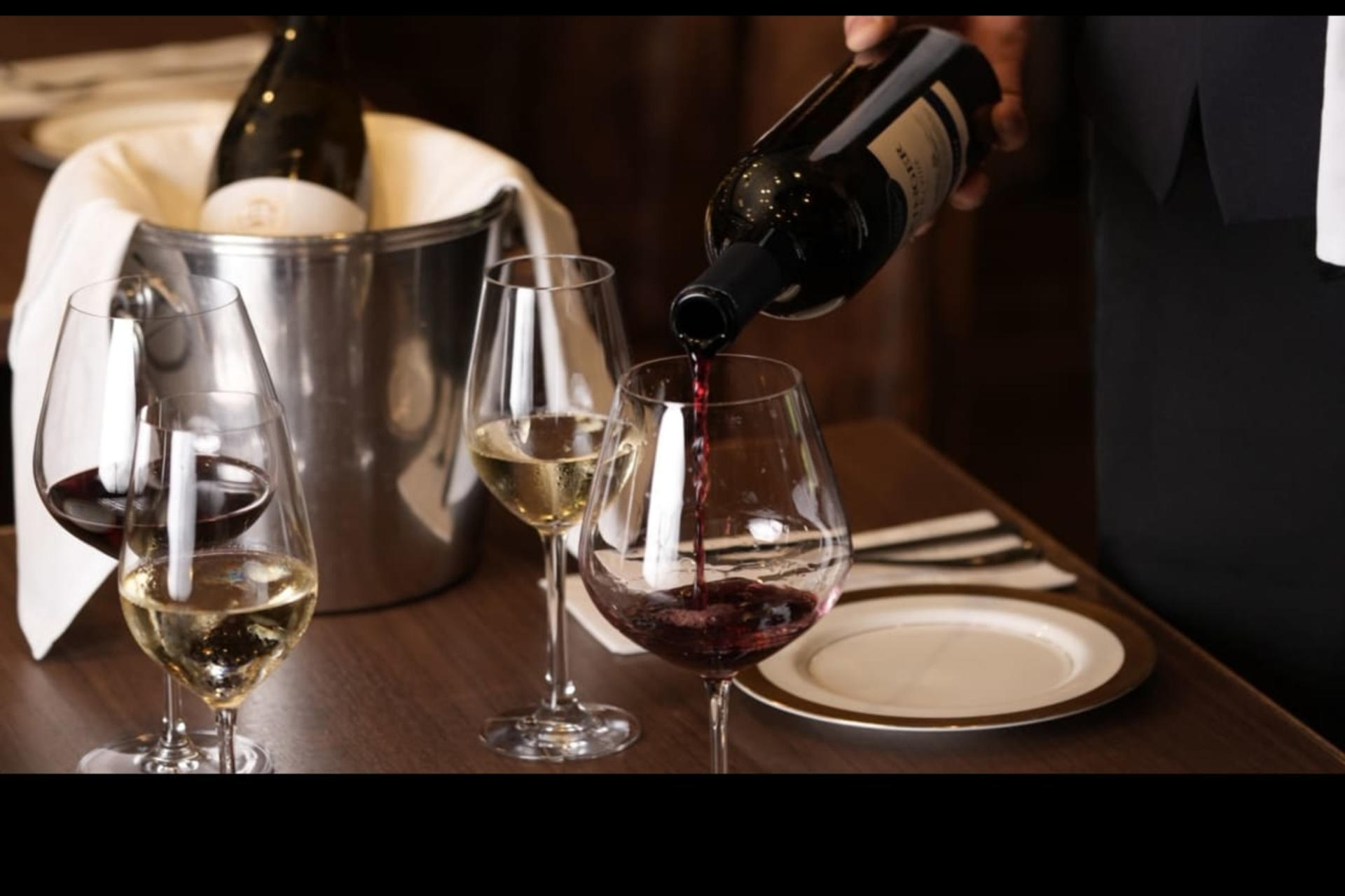 Beer Restaurant Ginza 7Chome: Beer Hall Dining in Ginza - Thumbnail 4