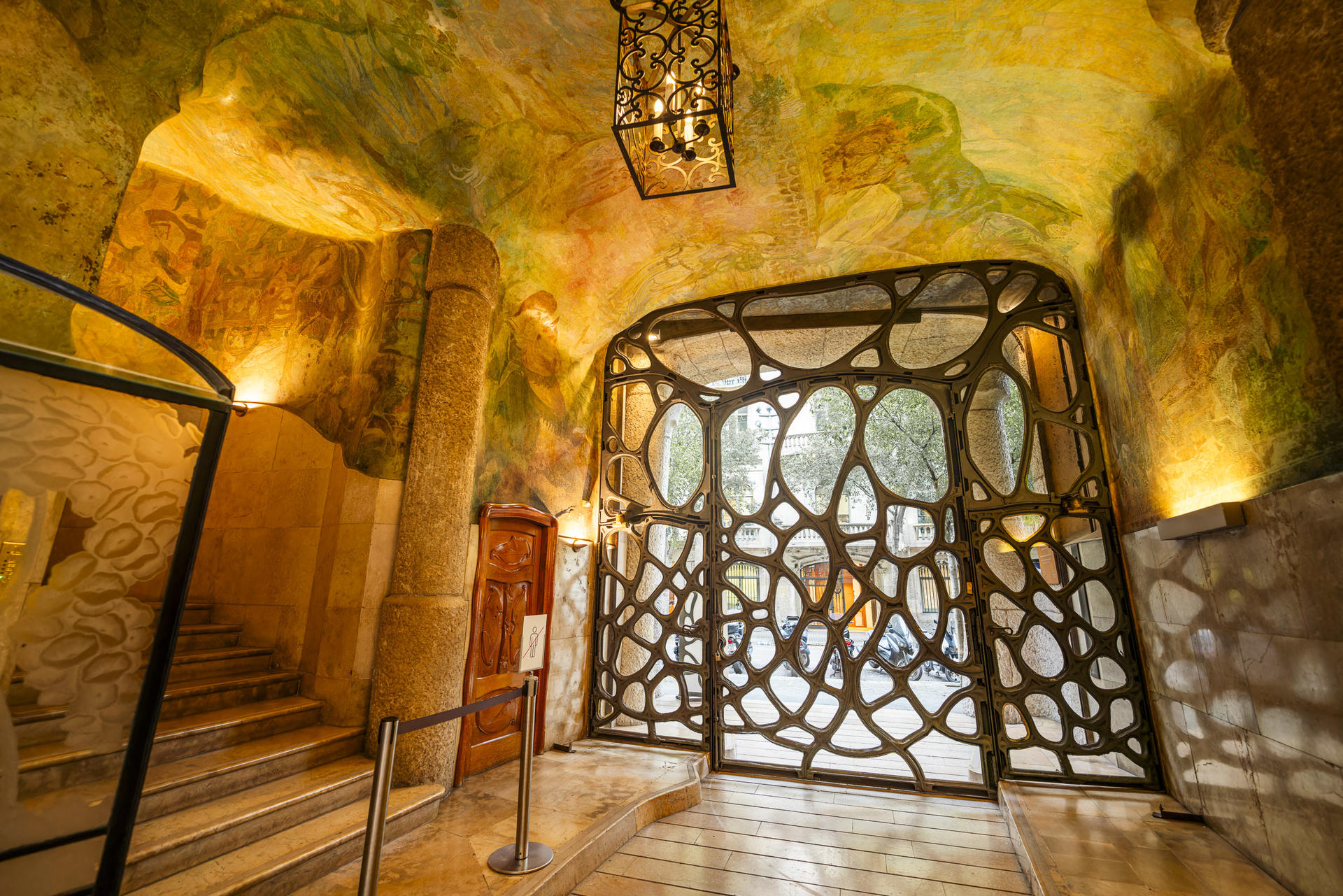 Barcelona: La Pedrera-Casa Mila Ticket & Audio Guide Option - Thumbnail 9