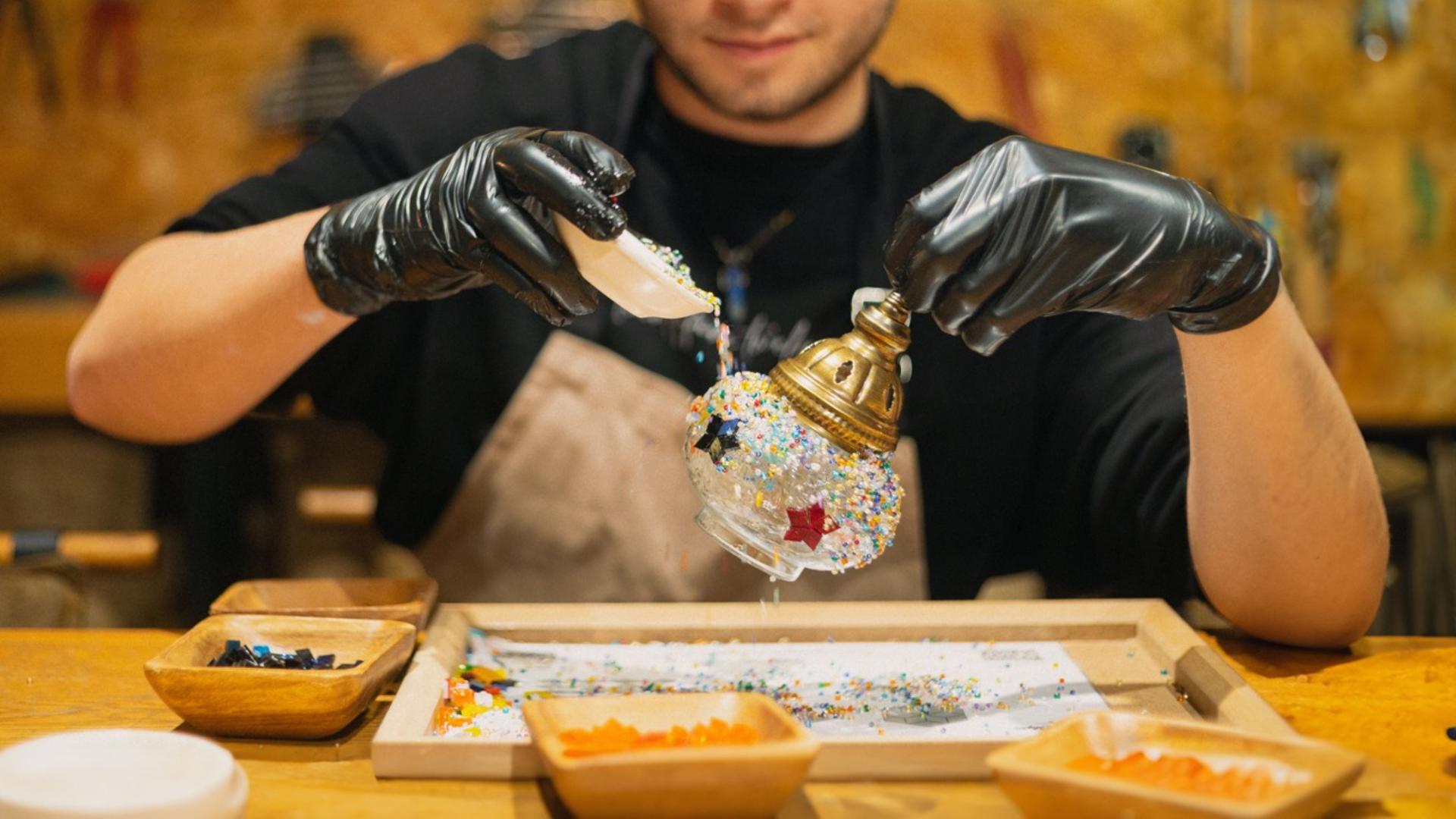 Turkish mosaic lamp workshop with snacks and drinks in Istanbul - Thumbnail 5
