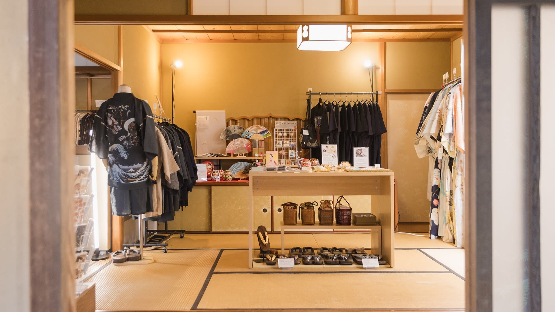 Kimono Rental inside Shinjuku Gyoen National Garden: KOUICHI STORE - Thumbnail 16