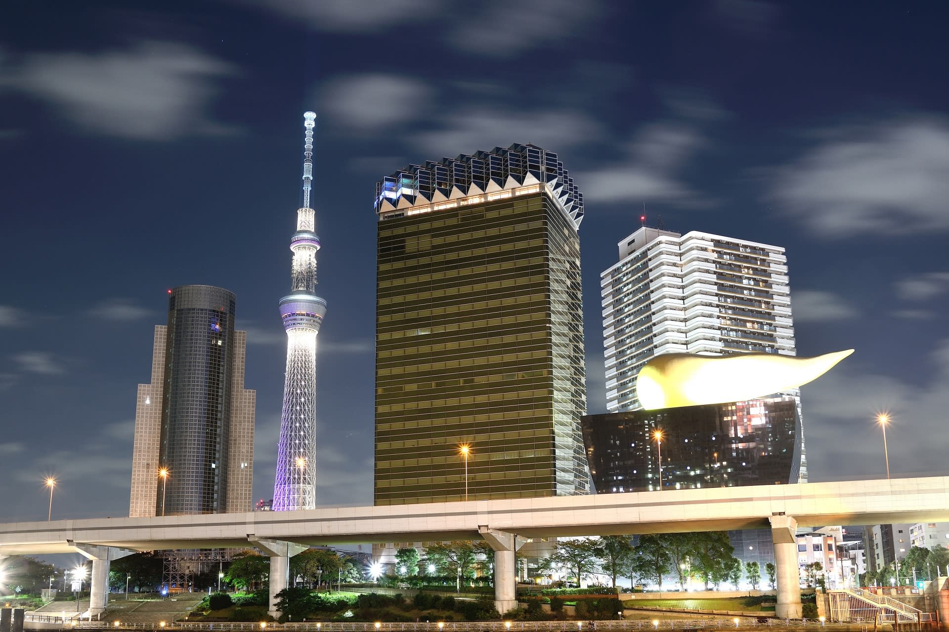 LGBTQ+ Tokyo Then & Now Night City Exploration Walking Tour - Thumbnail 3