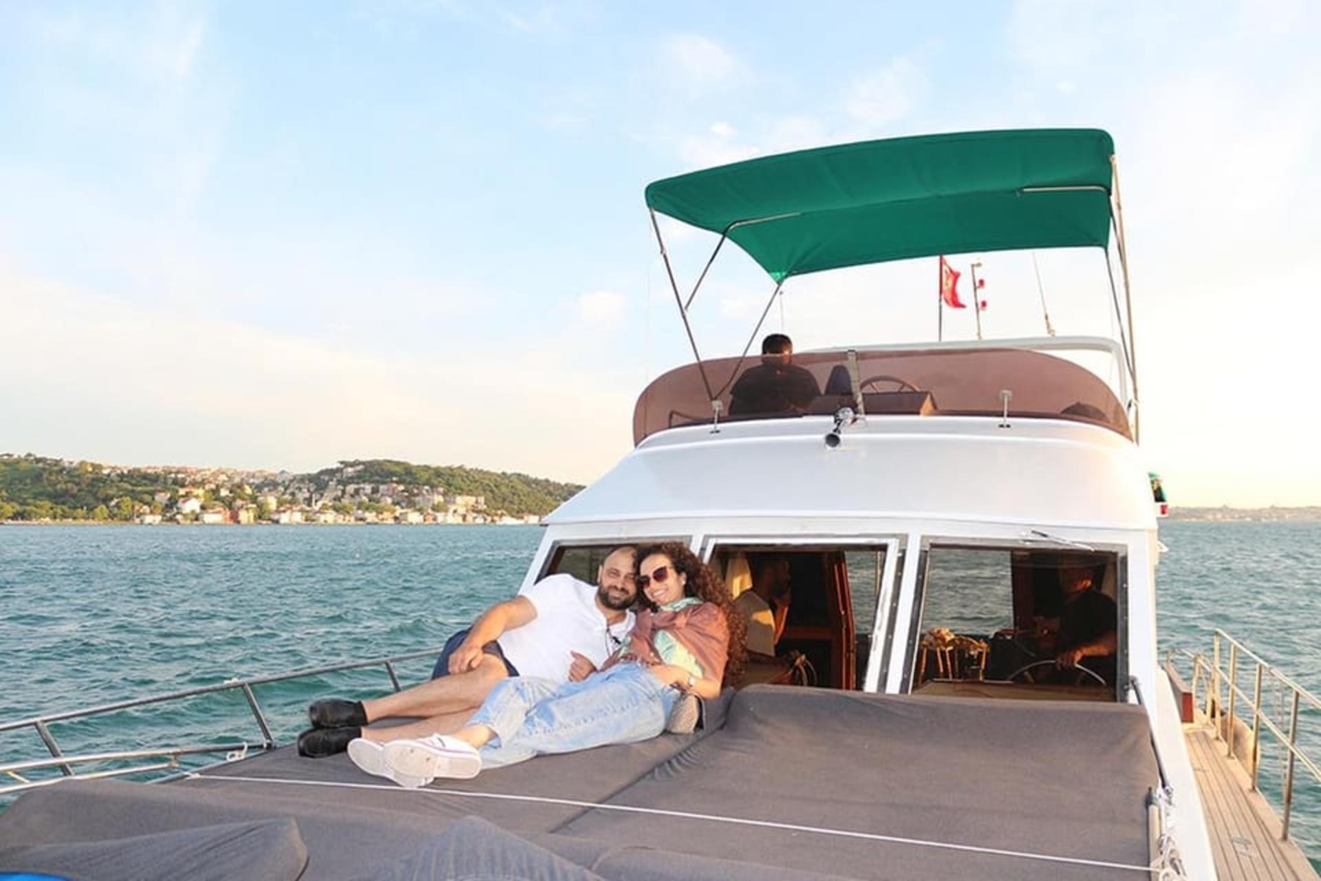 Istanbul: Bosphorus Sunset Yacht with Tour Guide and Snacks - Thumbnail 4