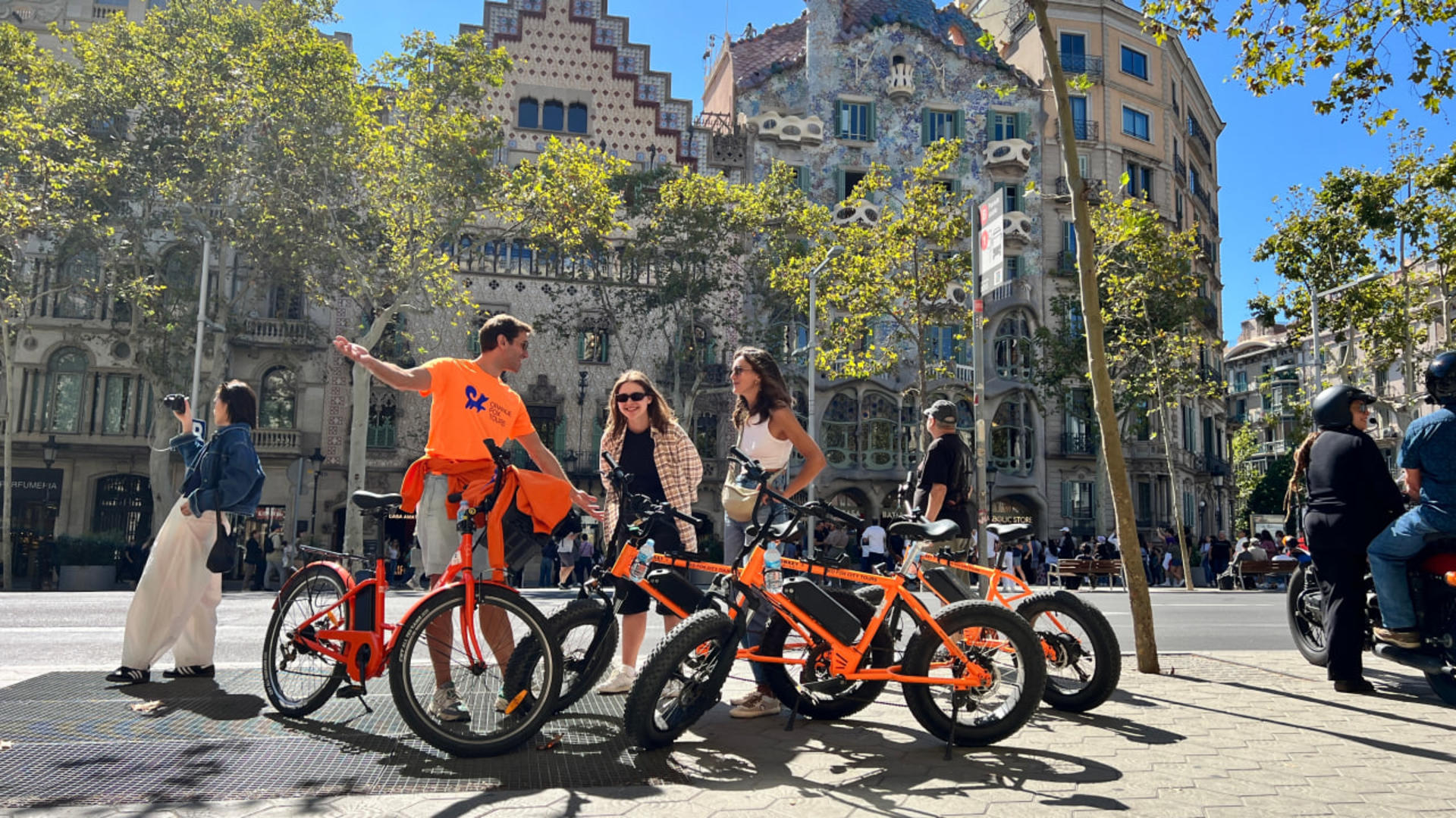 City sightseeing bike tour in Barcelona - Thumbnail 5
