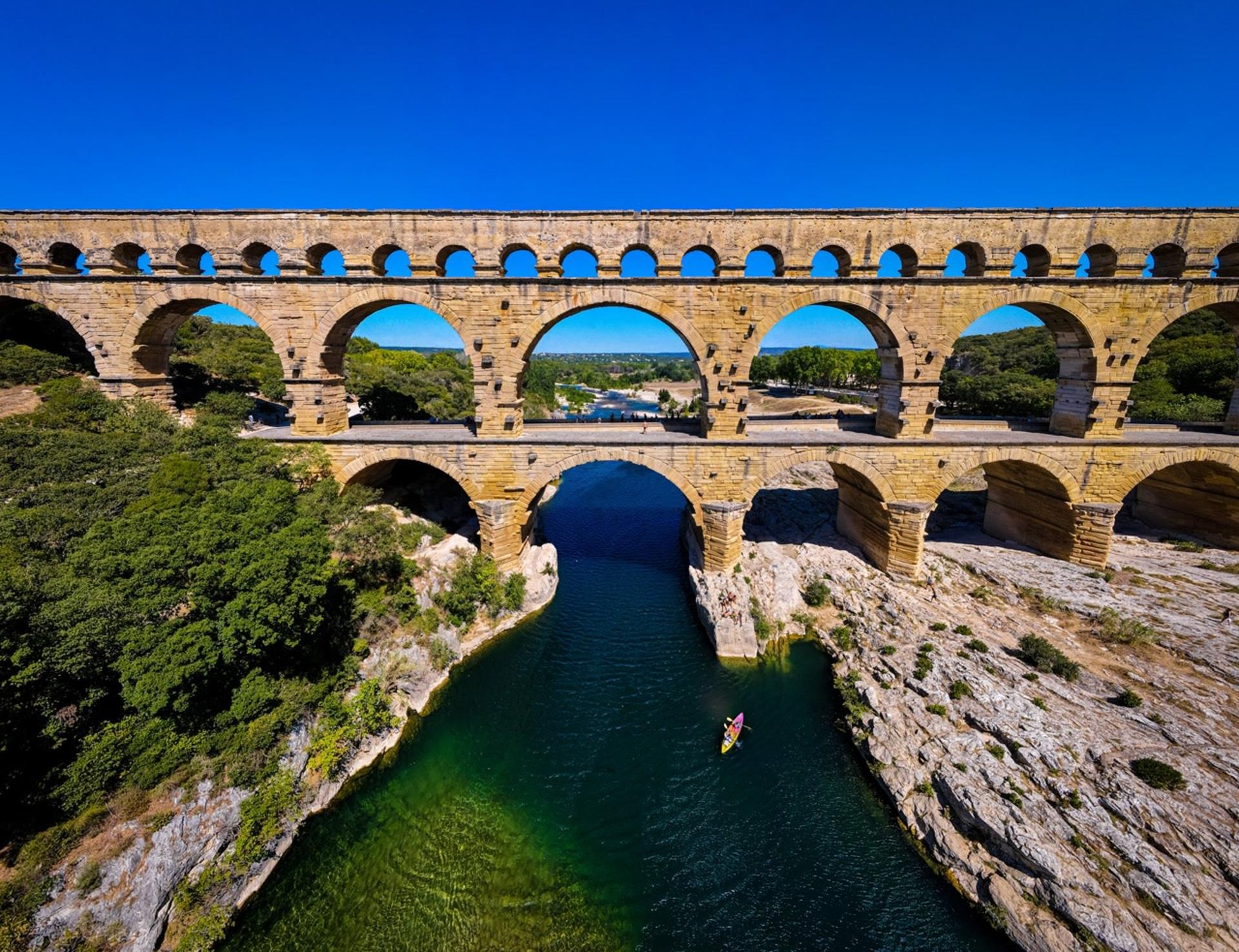 Avignon & Pont du Gard Private Tour: Palaces, Bridges & Roman Views - Image 1
