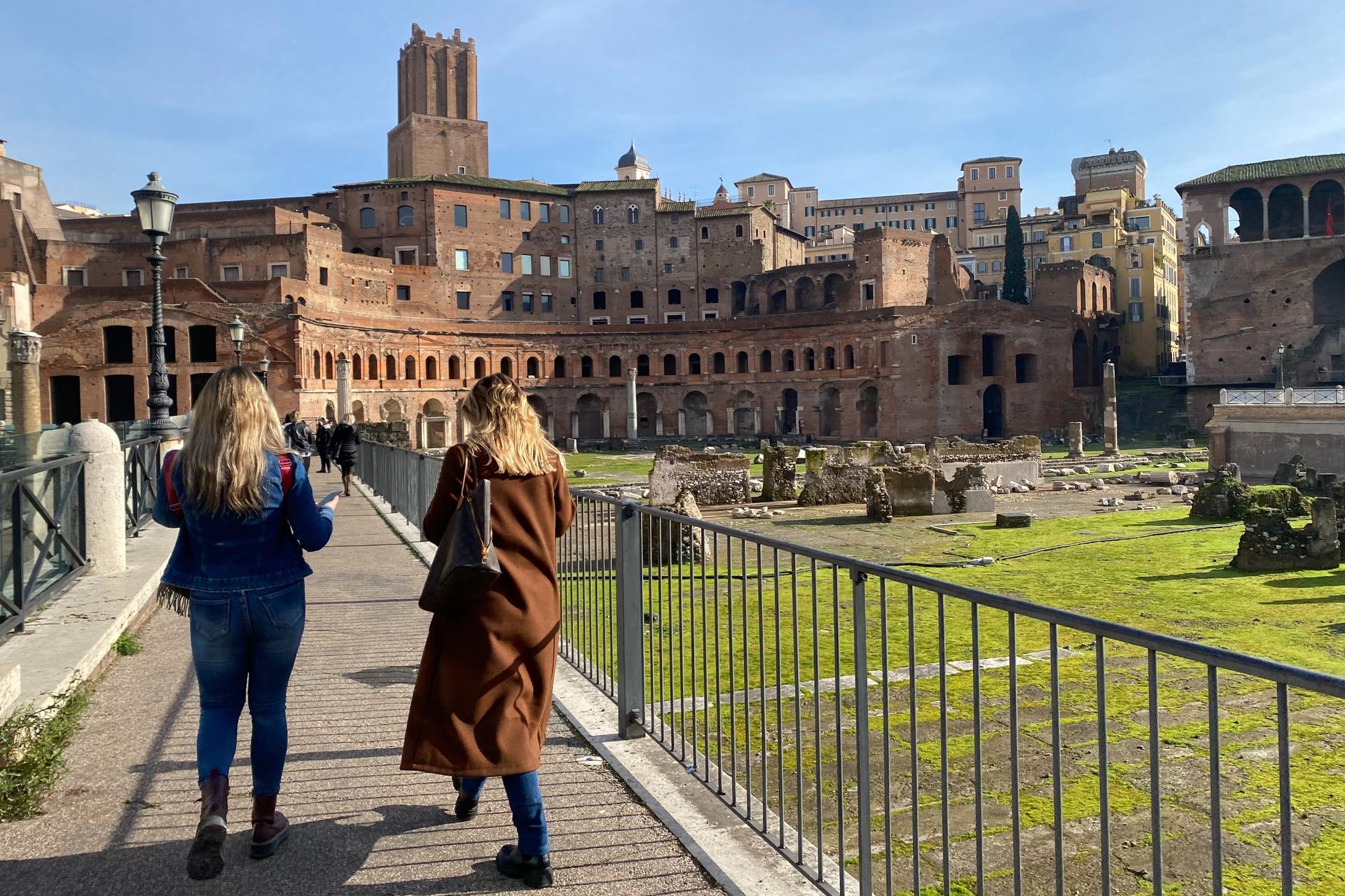 Trajan Markets and Fori Imperiali Museum entrance - Thumbnail 5