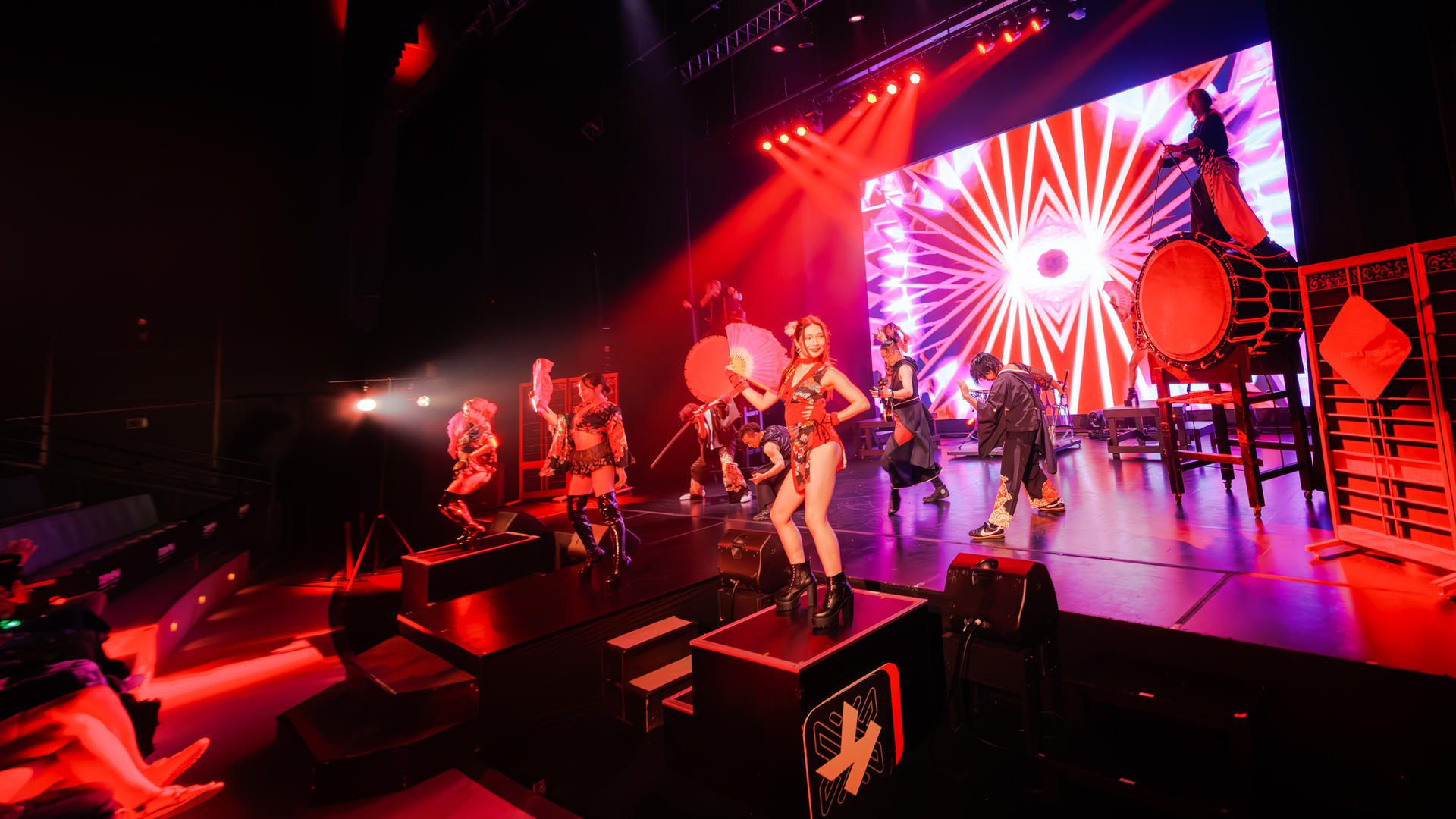 OSAKA NIGHT FUSION Japanese taiko kabuki samurai dance show - Thumbnail 8