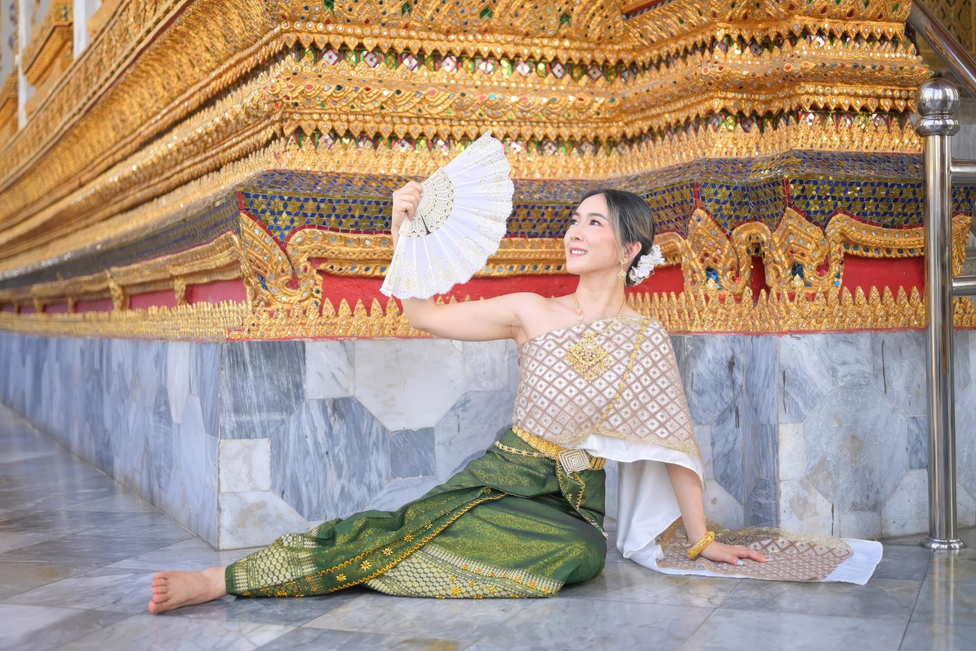 Thai Costume Rental Experience in Bangkok by Thai Glam Studio - Thumbnail 10