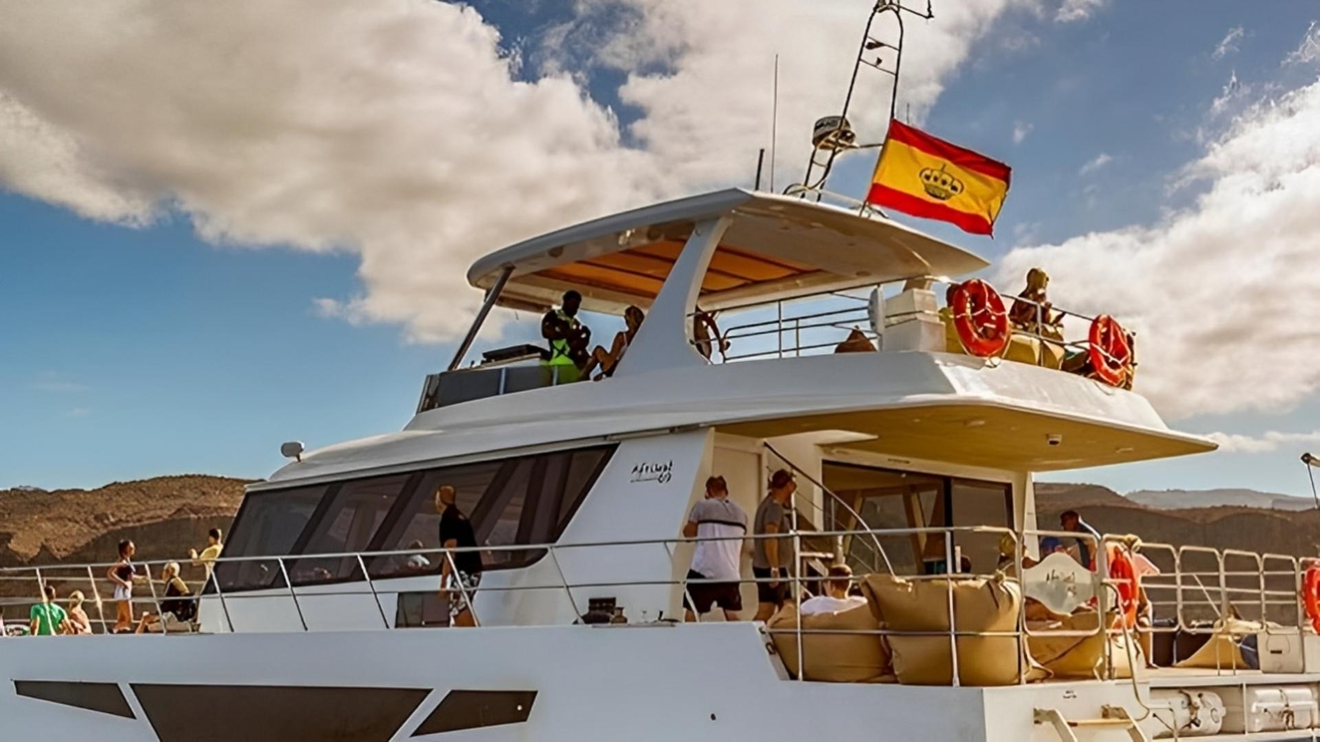 Catamaran cruise experience in Gran Canaria - Image 1