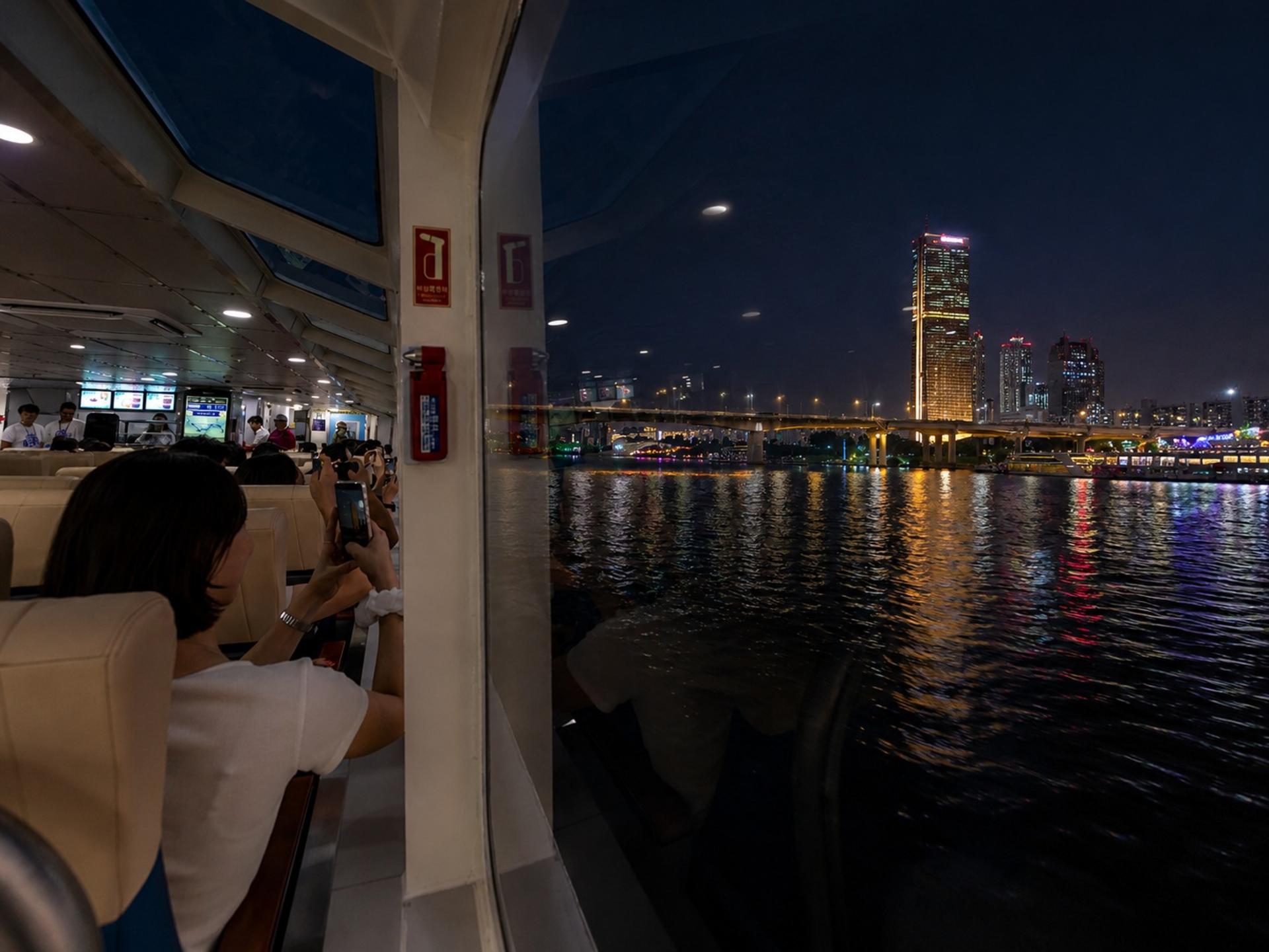 Seoul Han River Night Cruise with 63 Building & Gwangjang Market - Thumbnail 7
